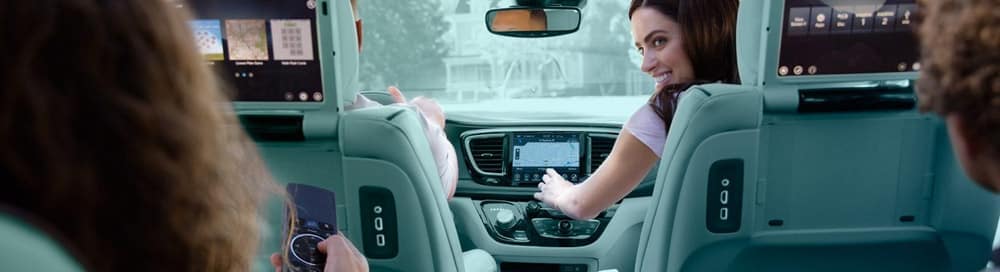 Family in car using Unconnect