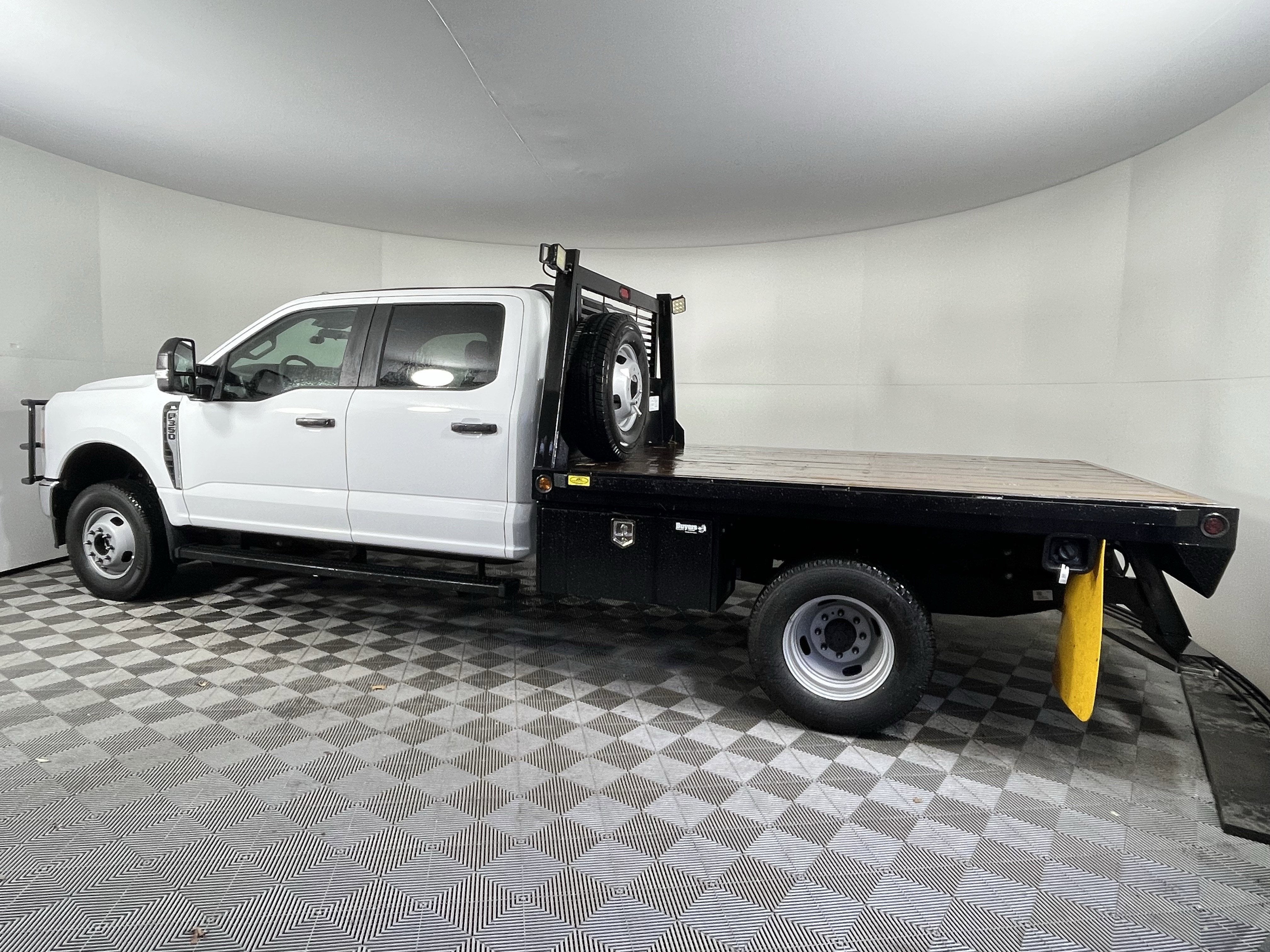 2023 Ford Super Duty F-350 DRW Base