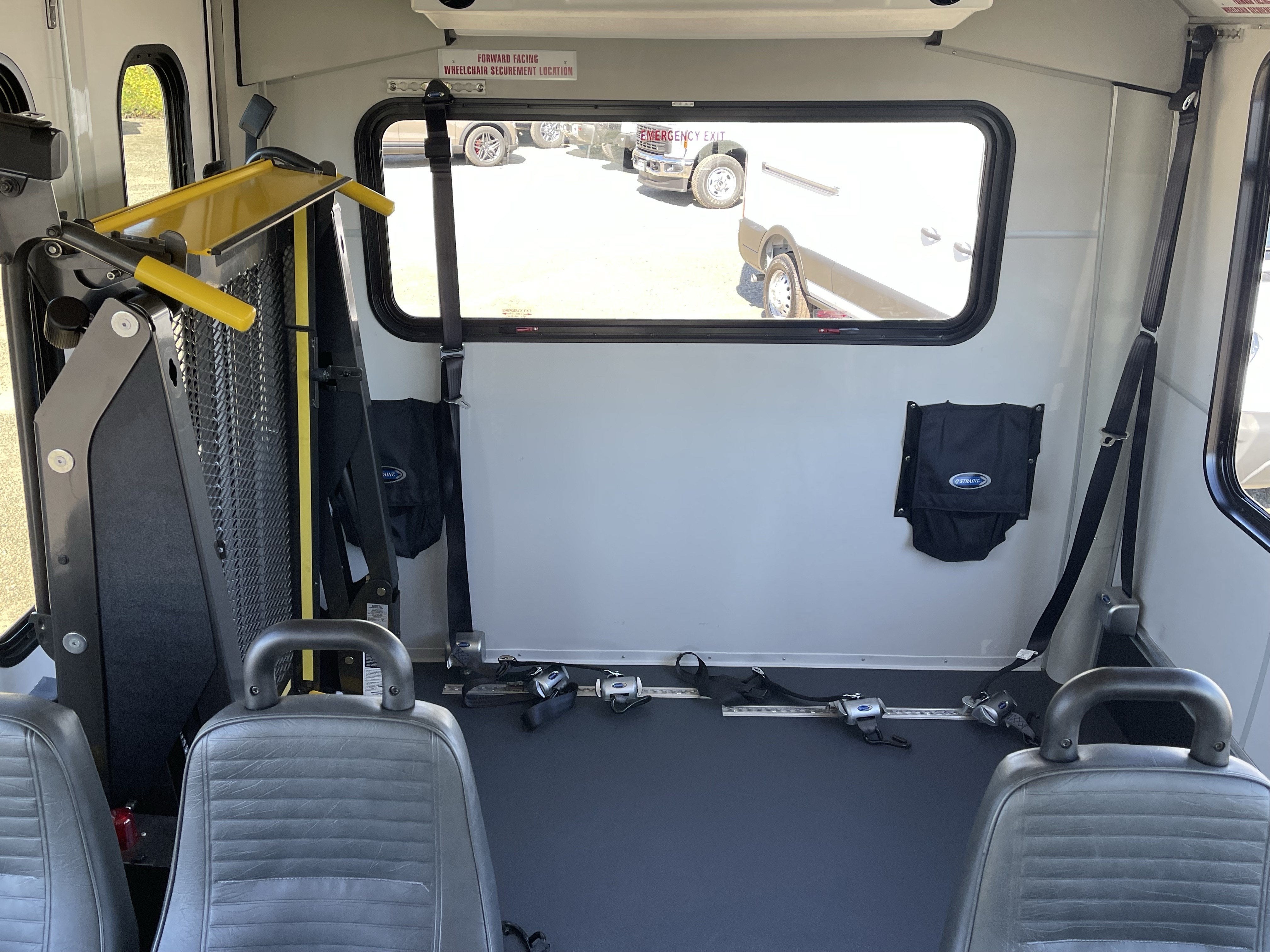 2017 Ford E-Series Cutaway Base