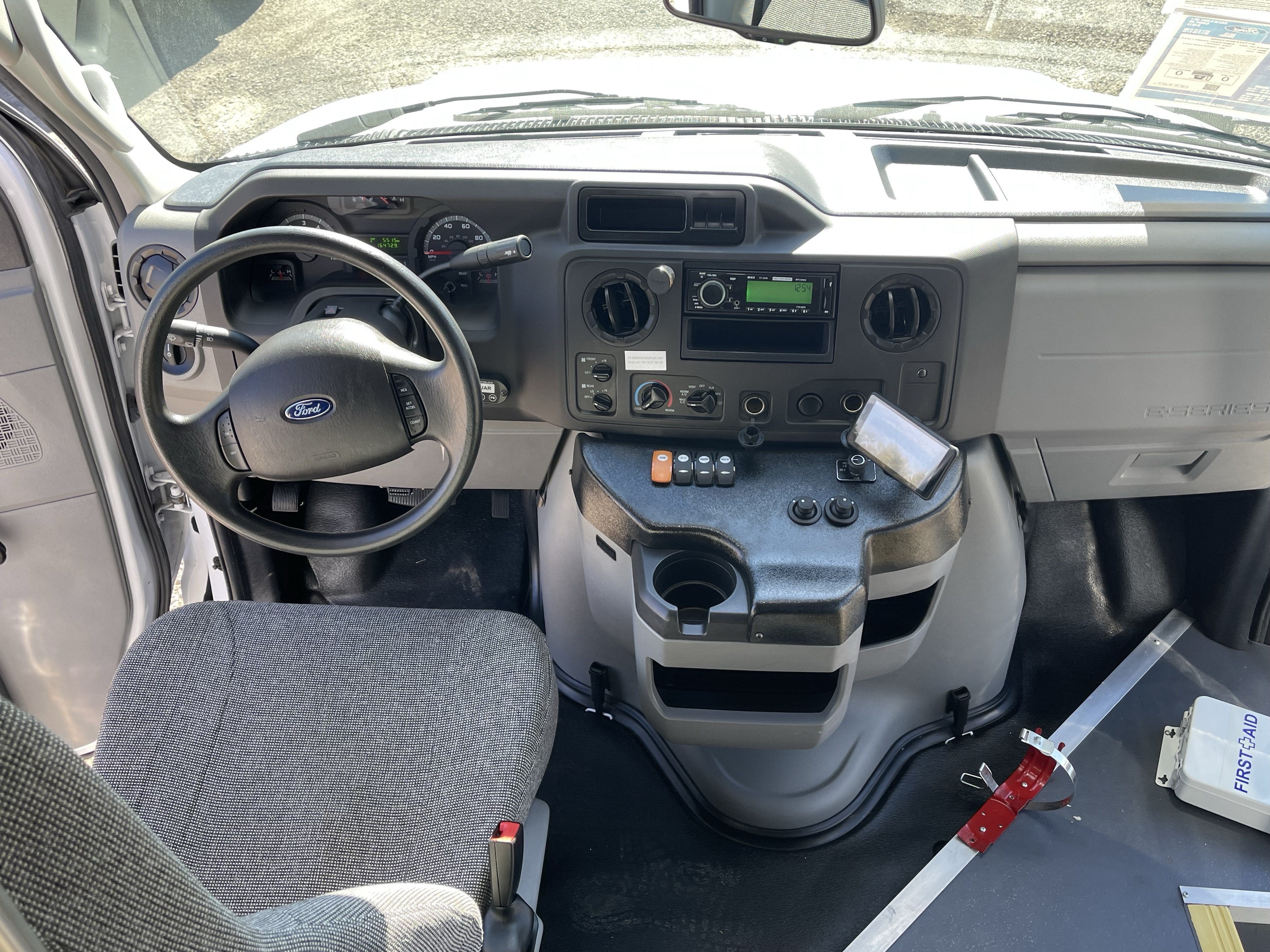 2017 Ford E-Series Cutaway Base