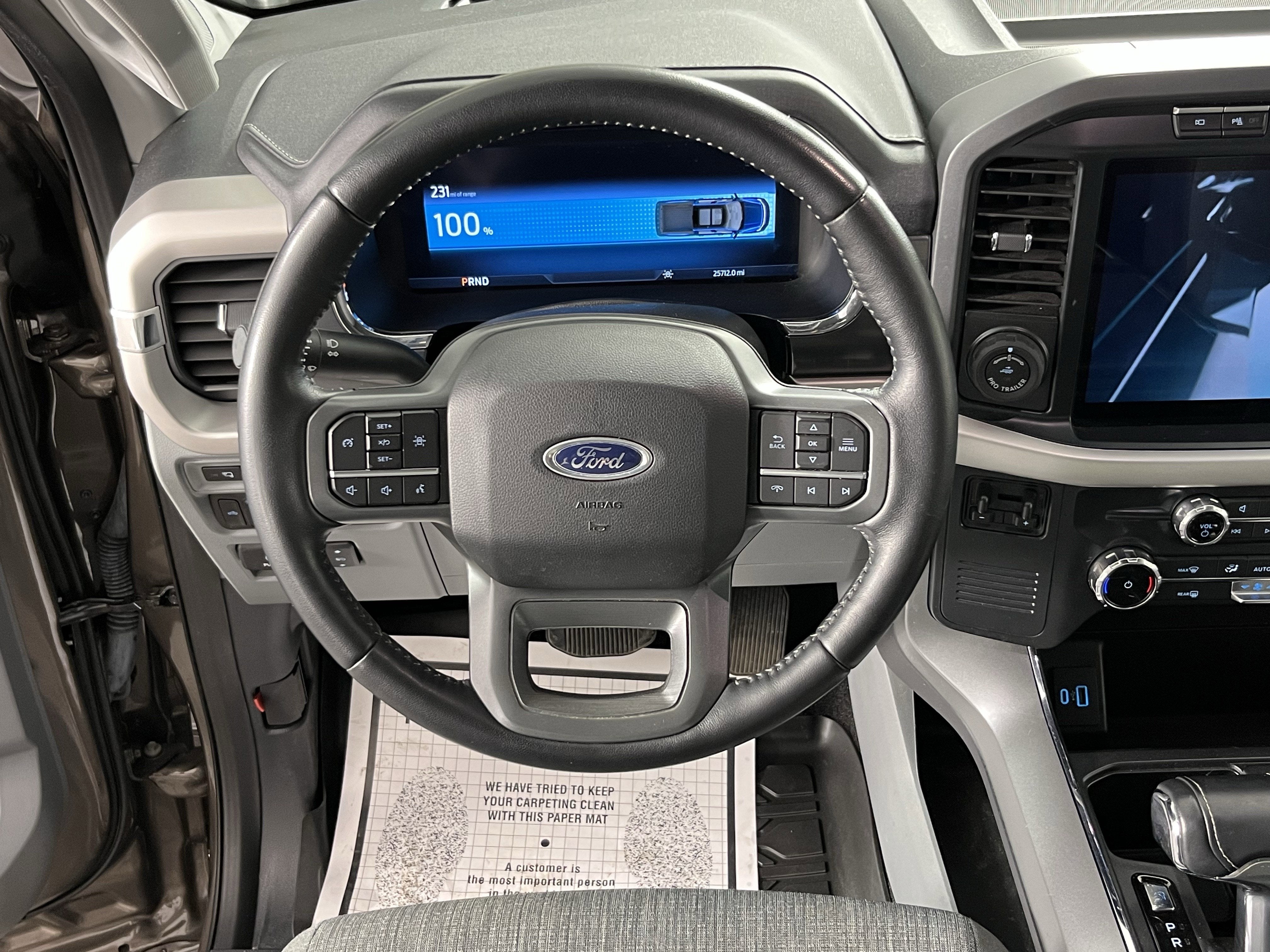 2022 Ford F-150 Lightning Base