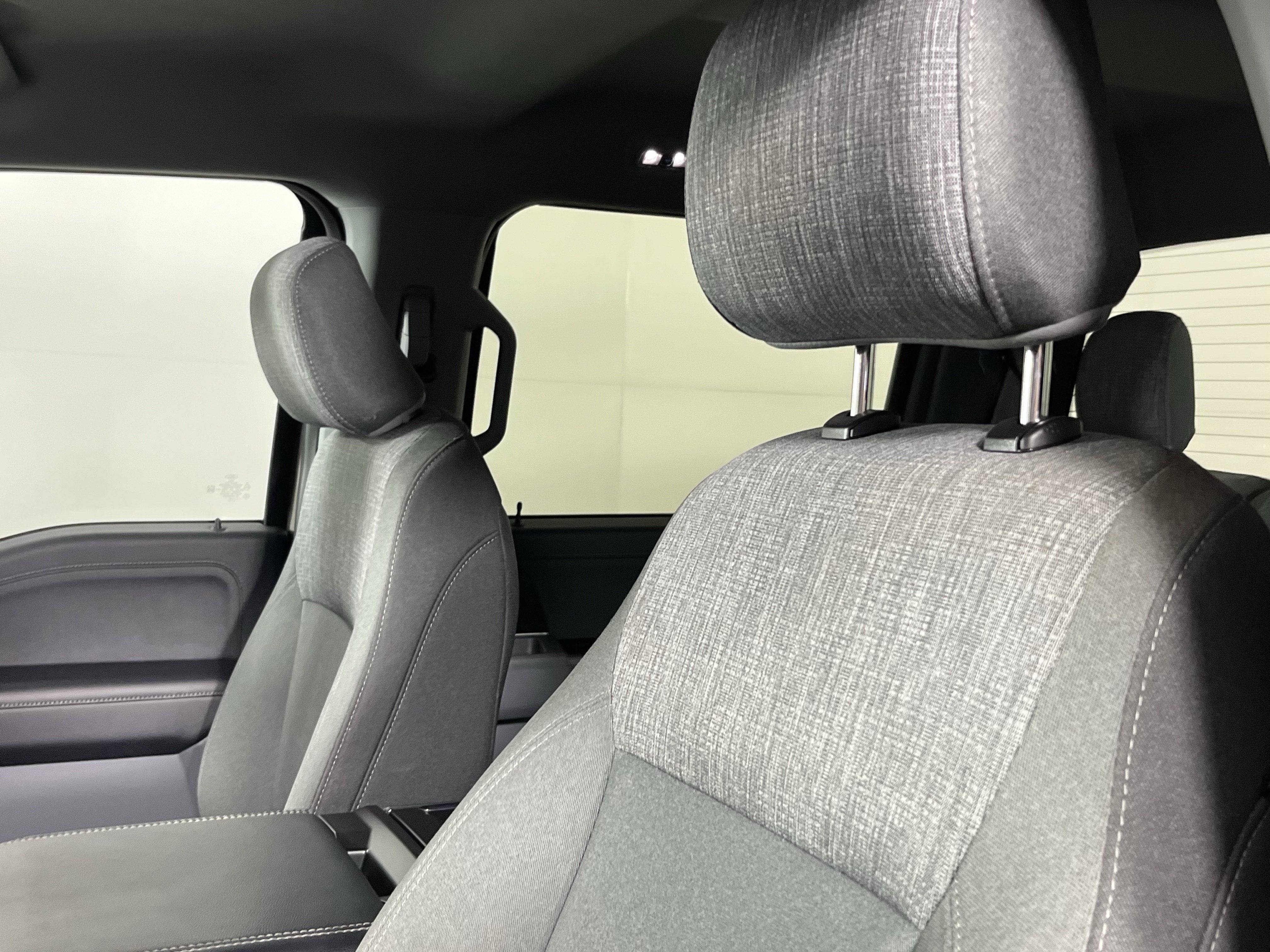 2022 Ford F-150 Lightning Base