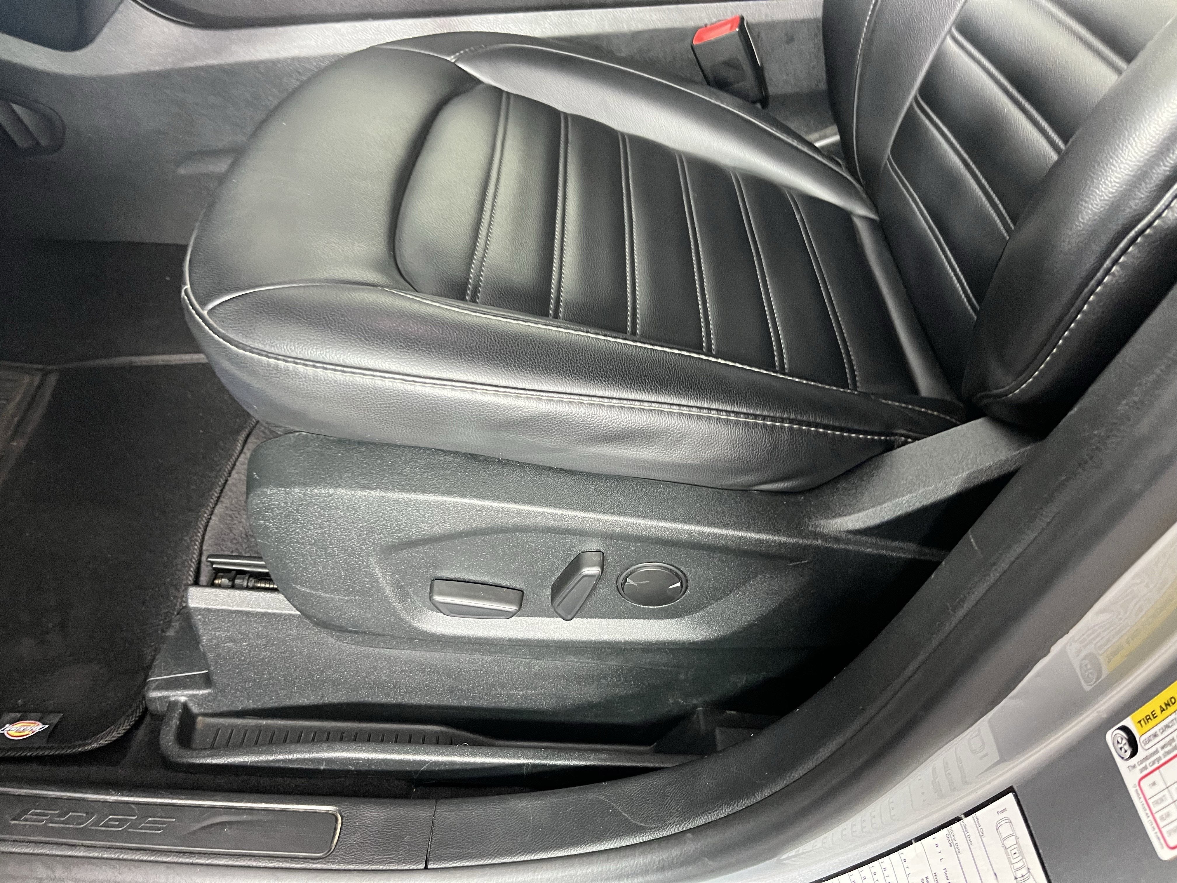 2022 Ford Edge Base