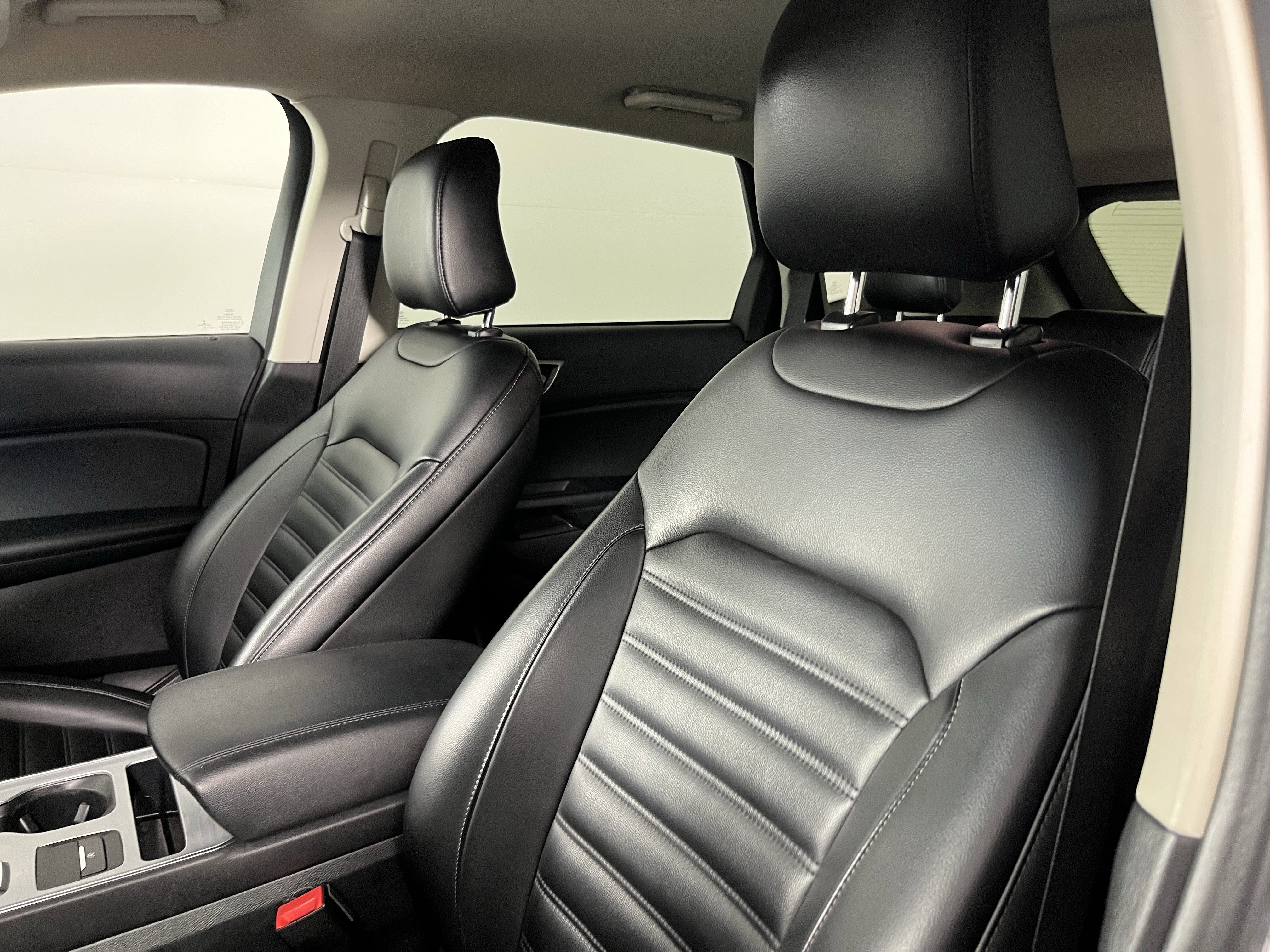 2022 Ford Edge Base