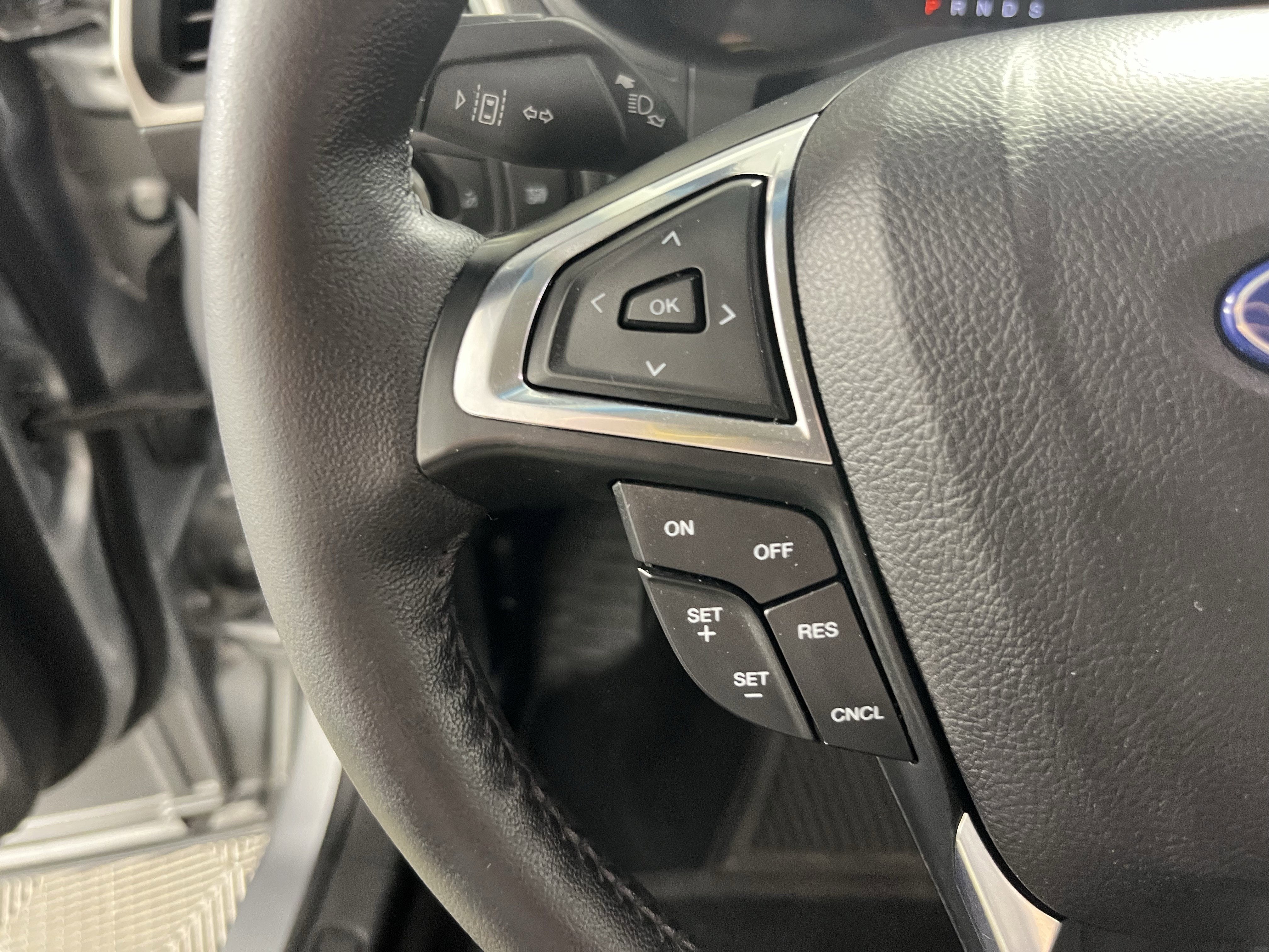 2022 Ford Edge Base
