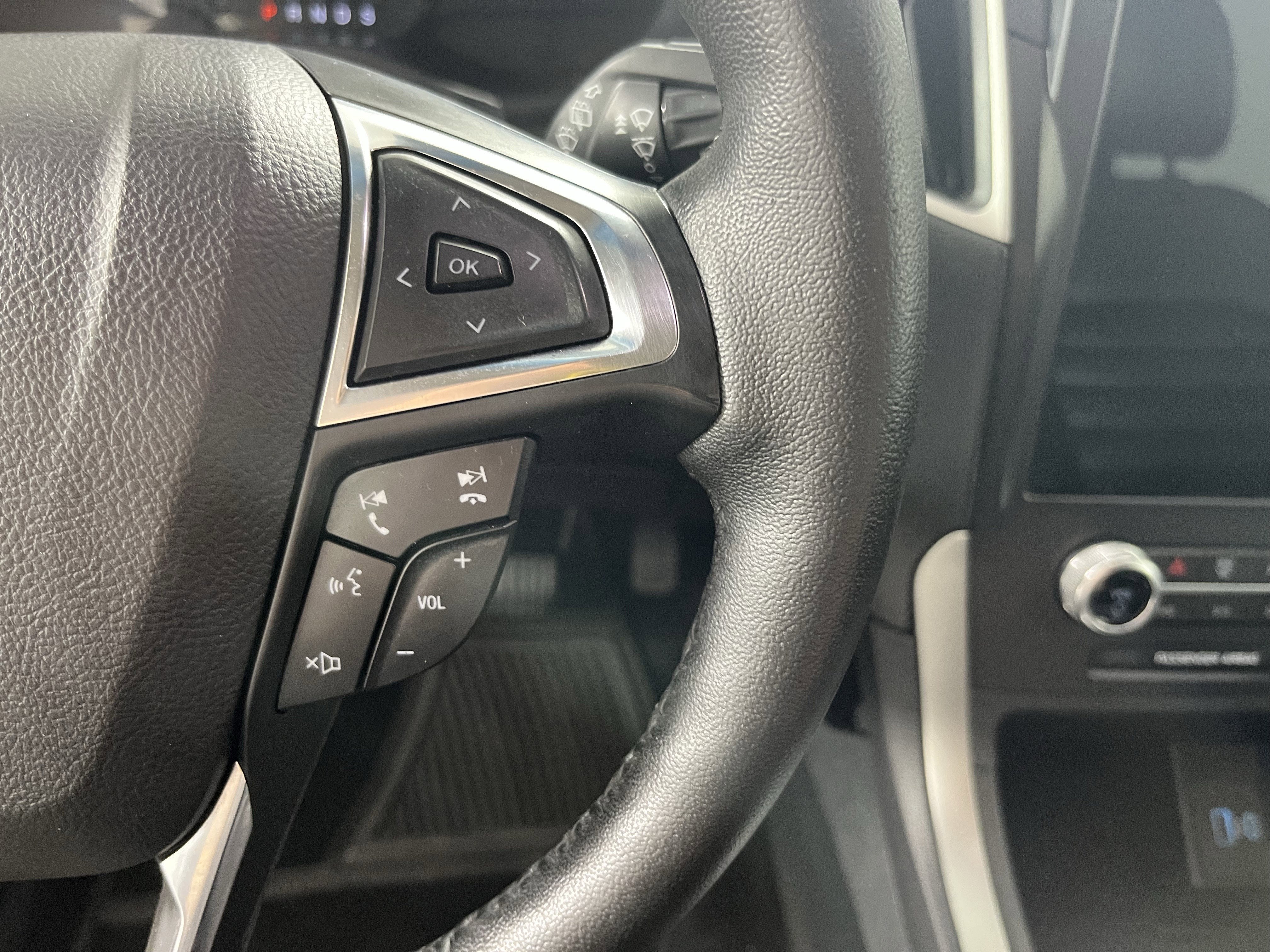 2022 Ford Edge Base
