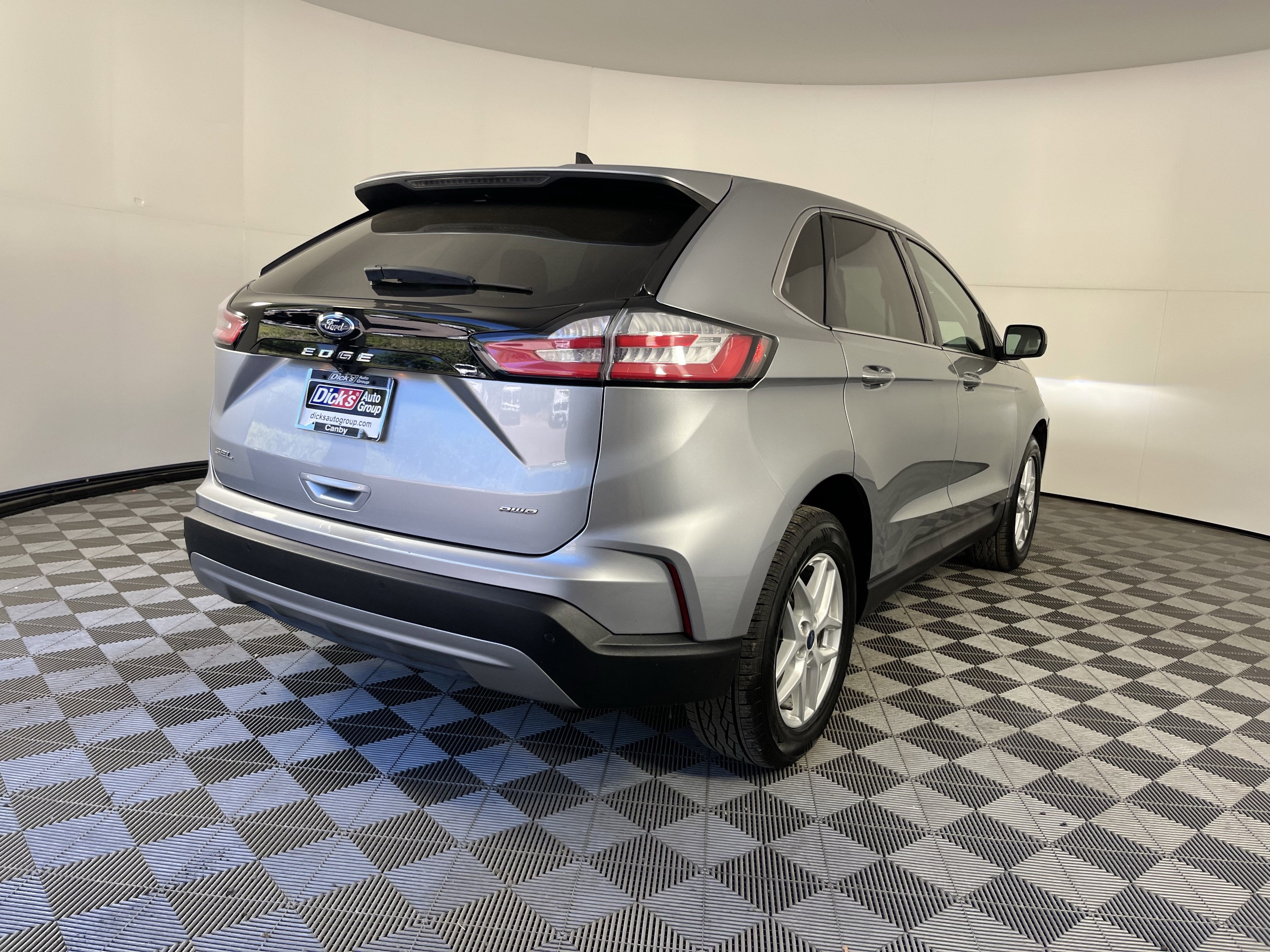 2022 Ford Edge Base