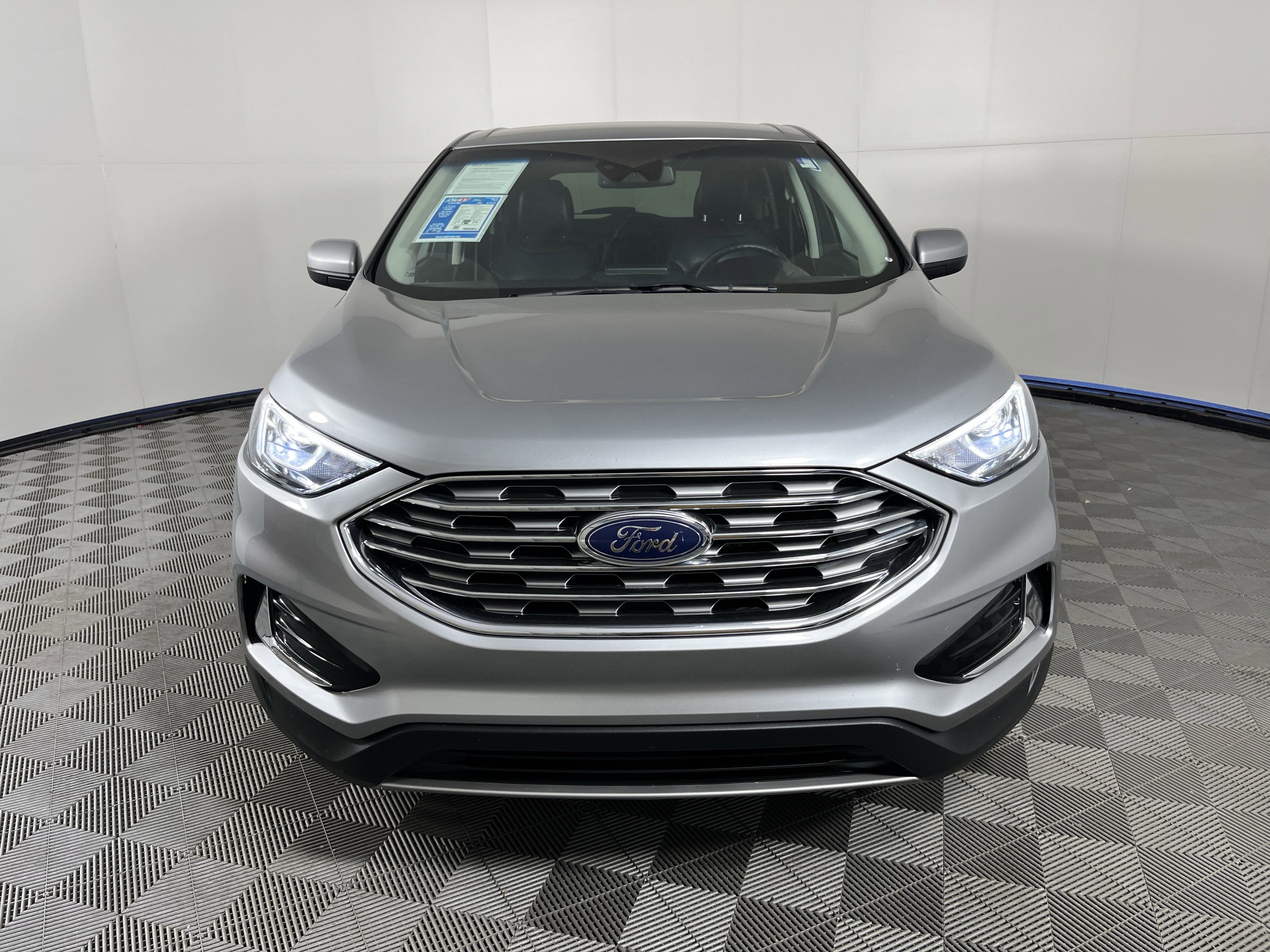 2022 Ford Edge Base