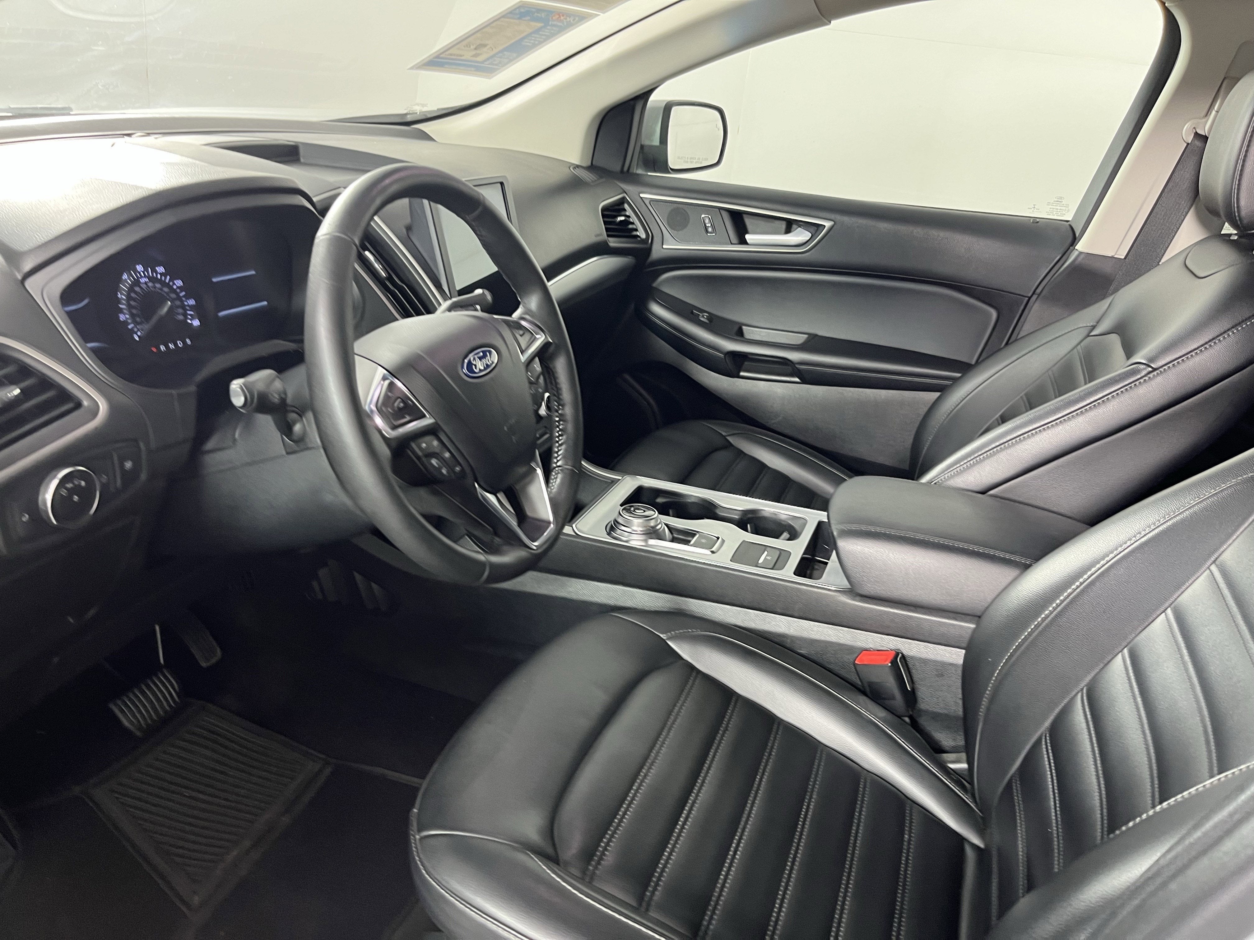 2022 Ford Edge Base