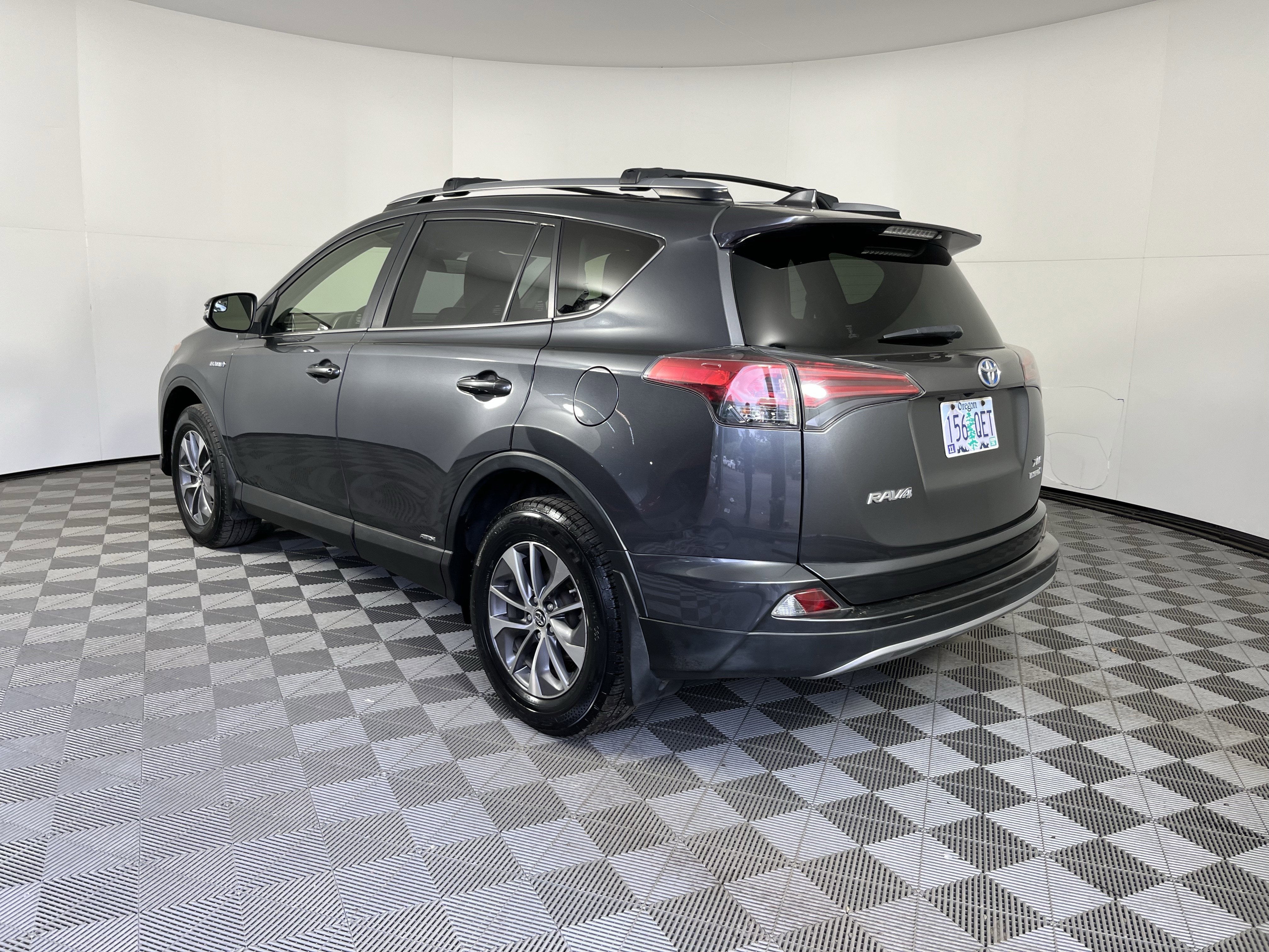2018 Toyota RAV4 Hybrid LE Plus