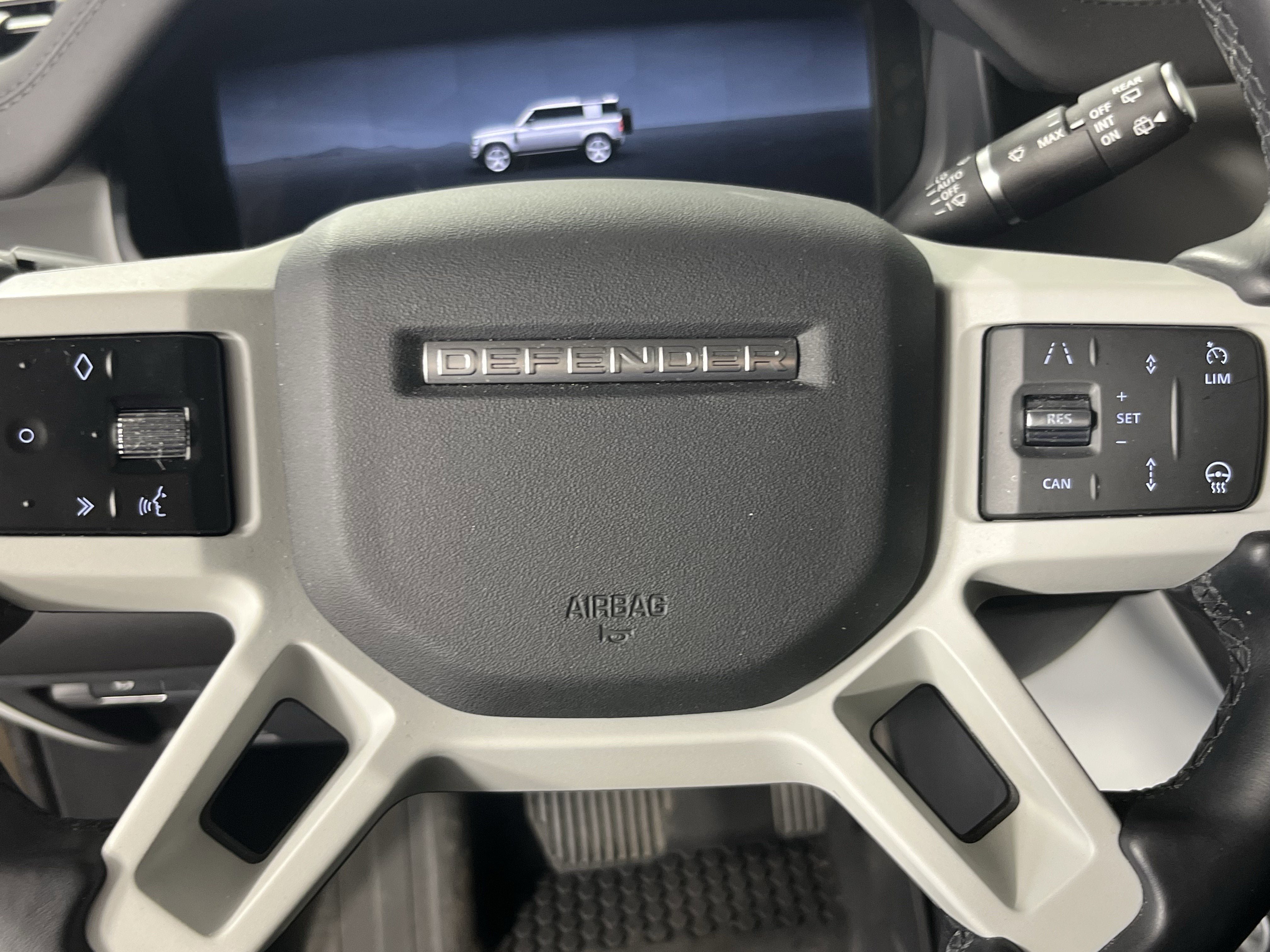 2024 Land Rover Defender X-Dynamic SE