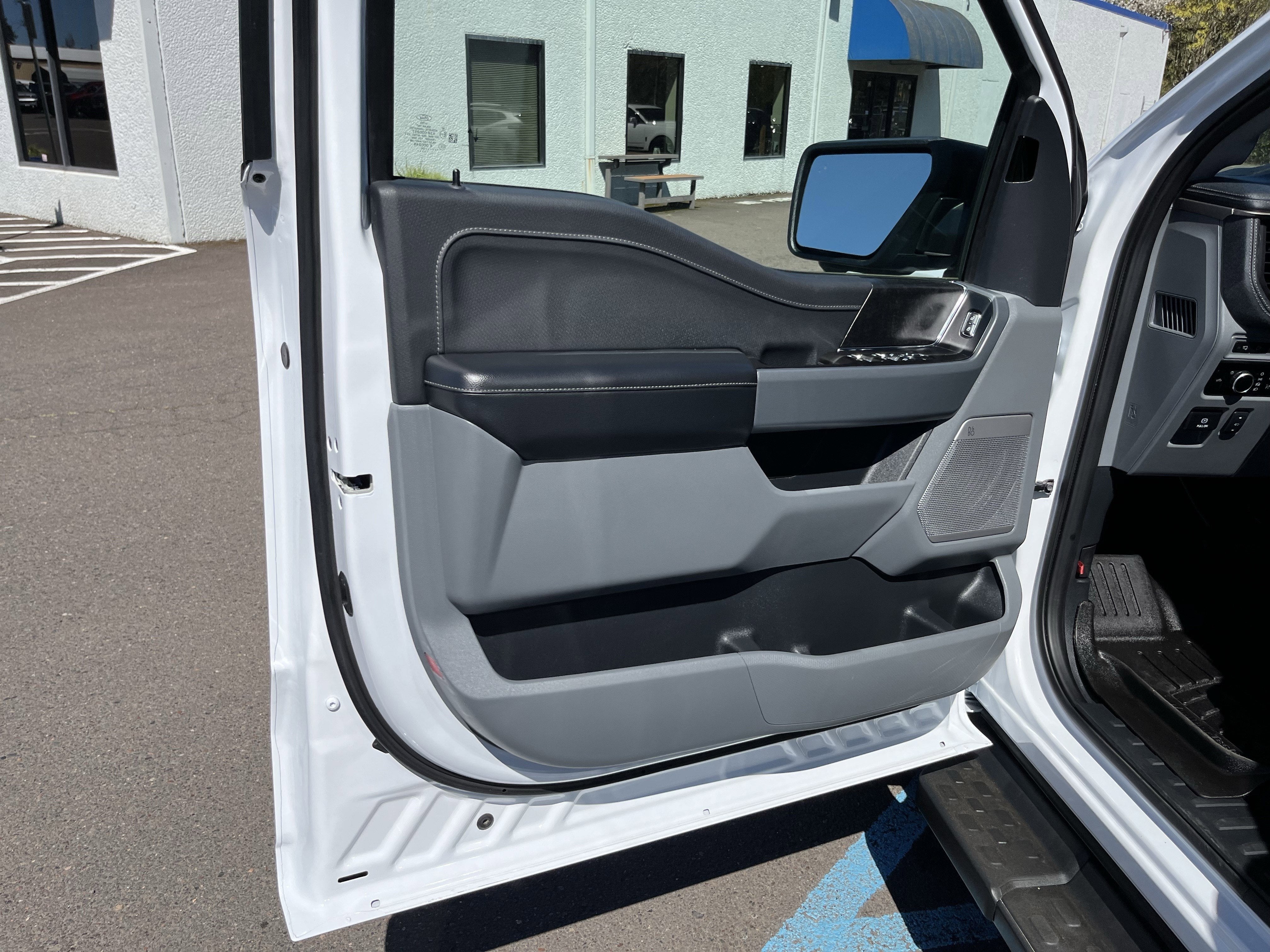 2024 Ford F-150 Lightning Flash