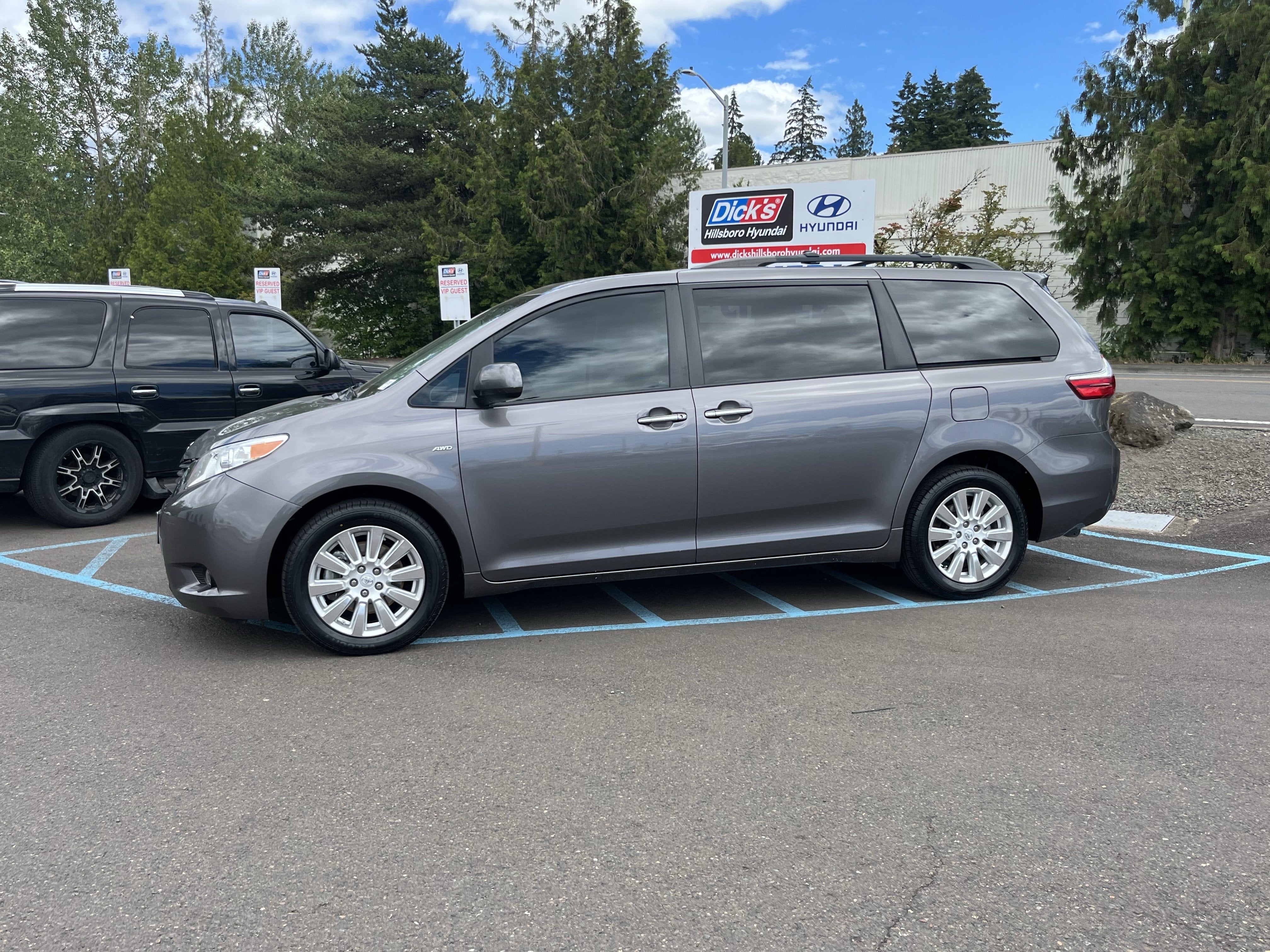 2017 Toyota Sienna XLE