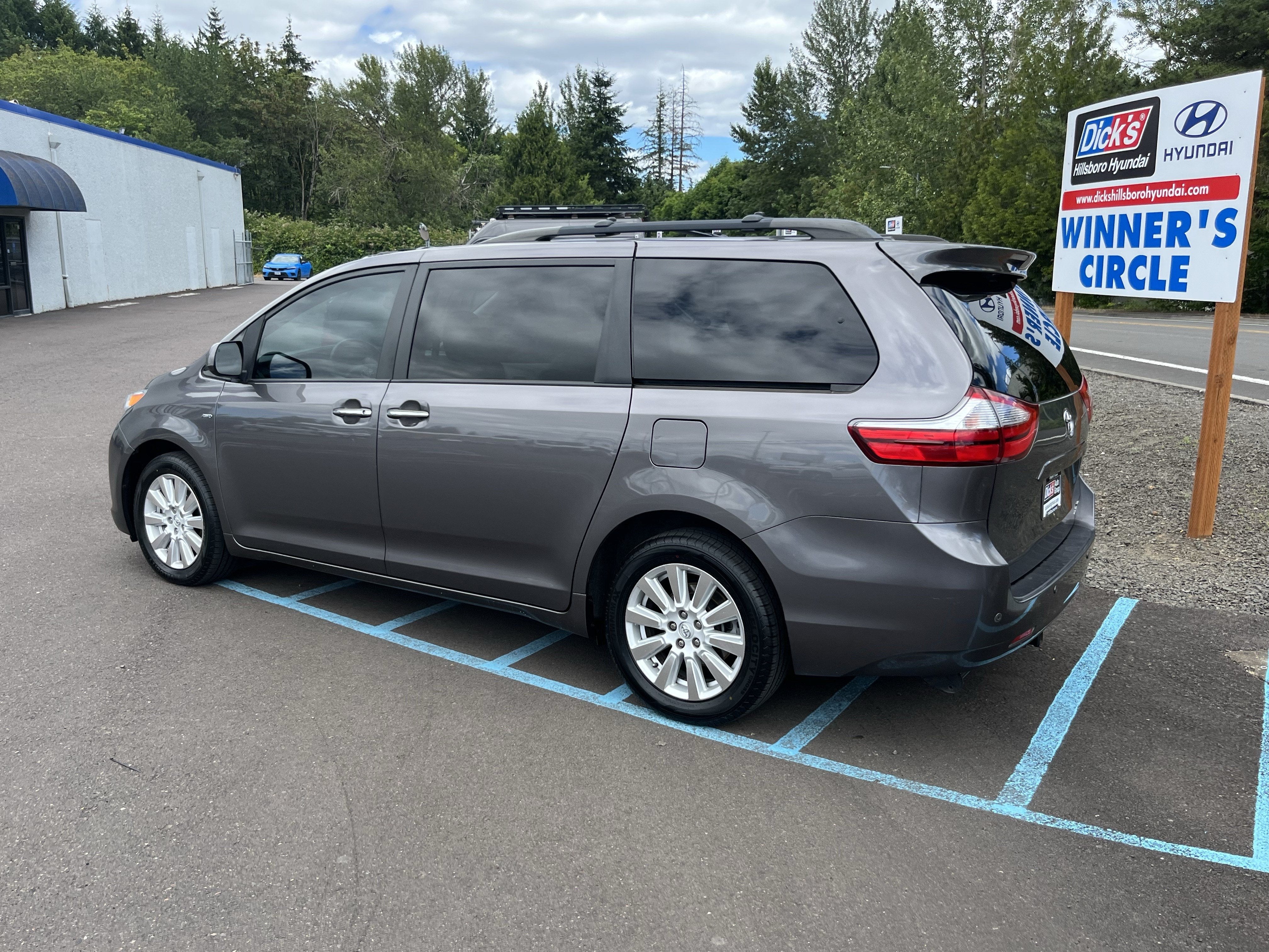 2017 Toyota Sienna XLE