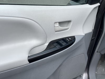 2013 Toyota Sienna LE AAS