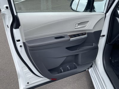 2021 Toyota Sienna LE