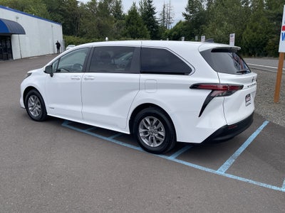 2021 Toyota Sienna LE