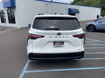2021 Toyota Sienna LE