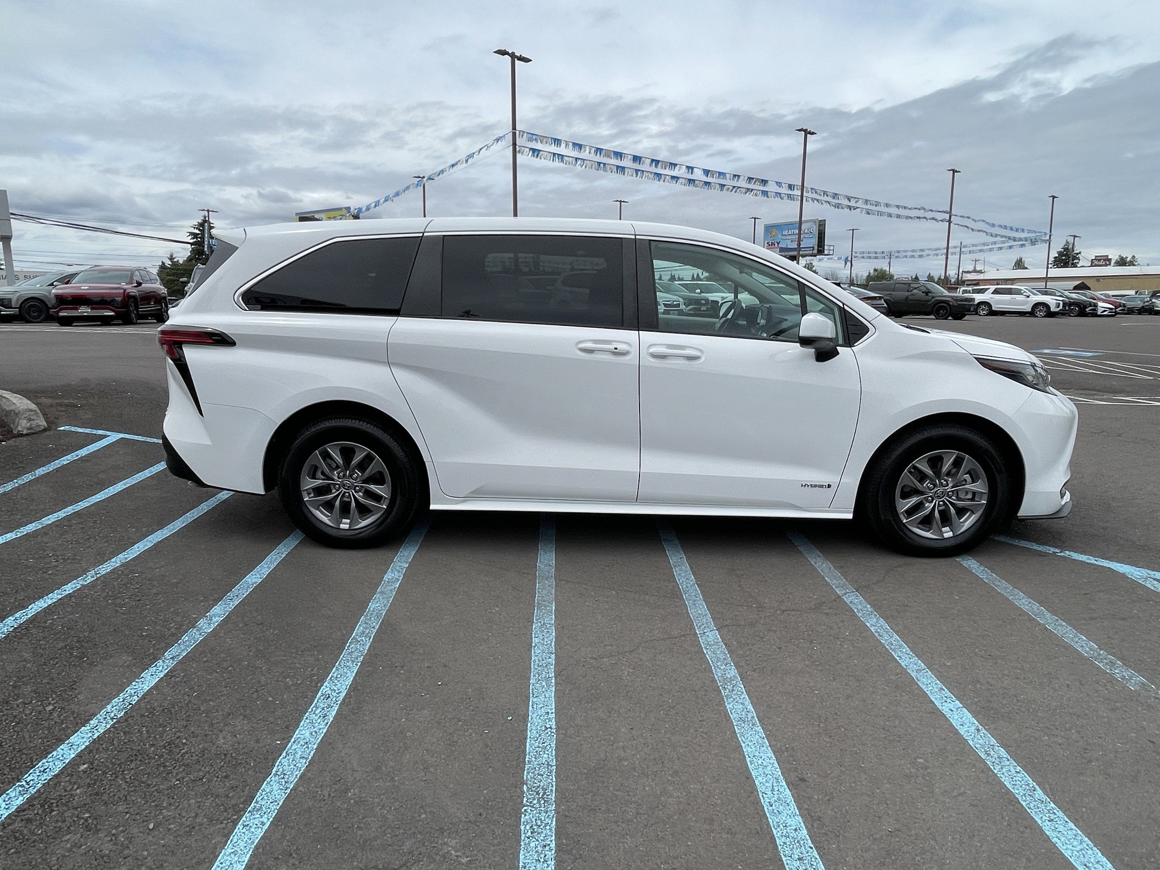 2021 Toyota Sienna LE