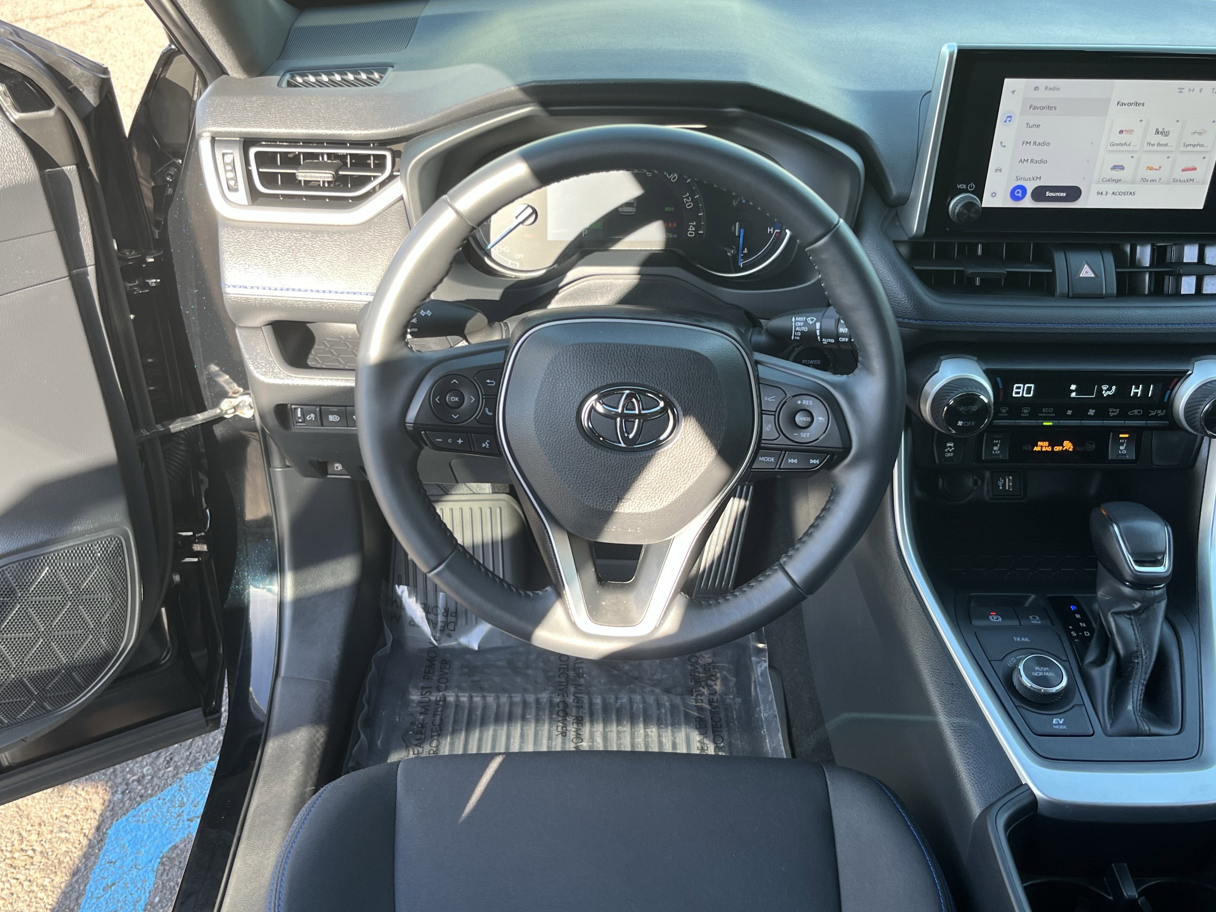 2023 Toyota RAV4 Hybrid SE