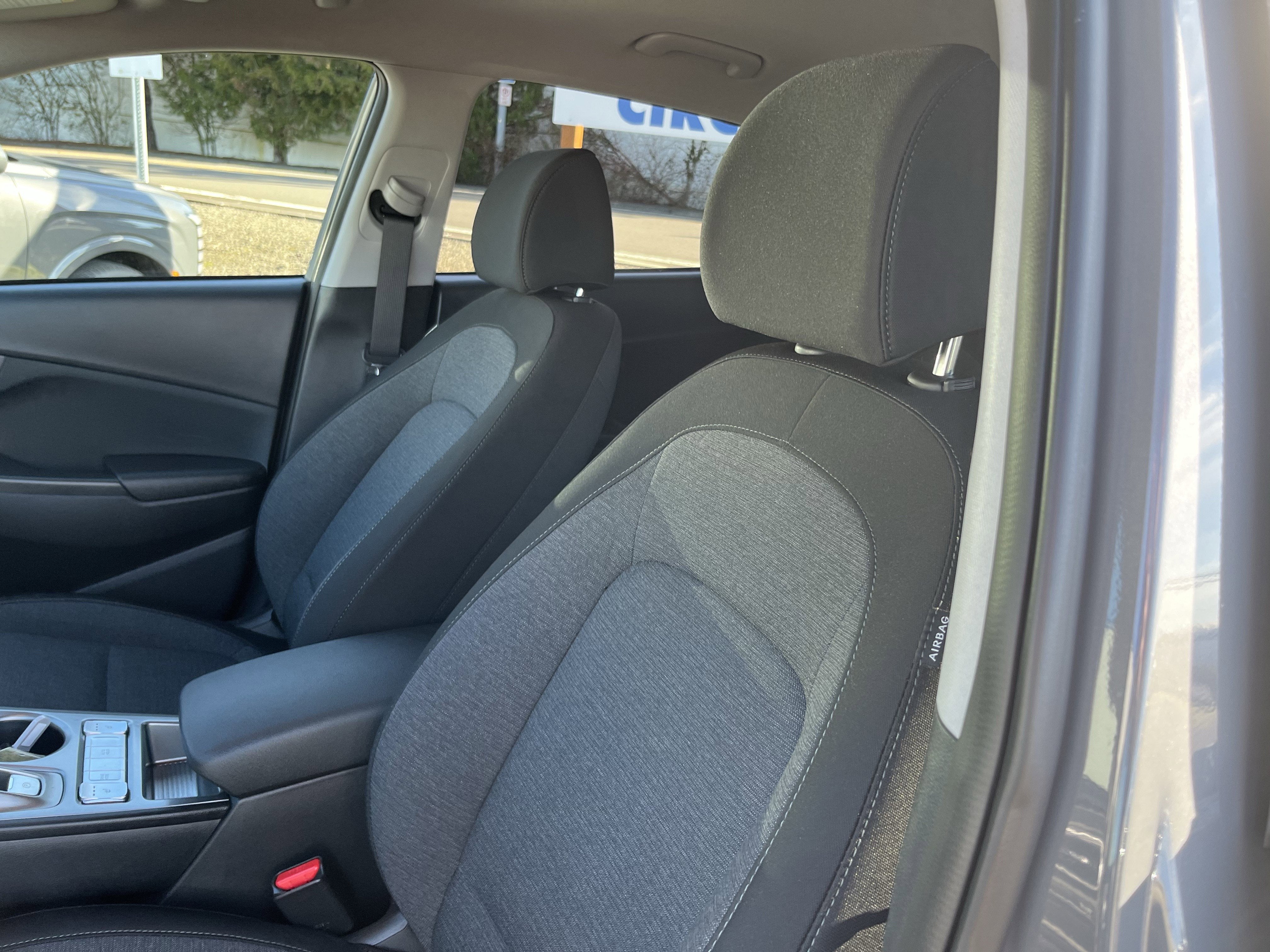 2023 Hyundai Kona Electric SE