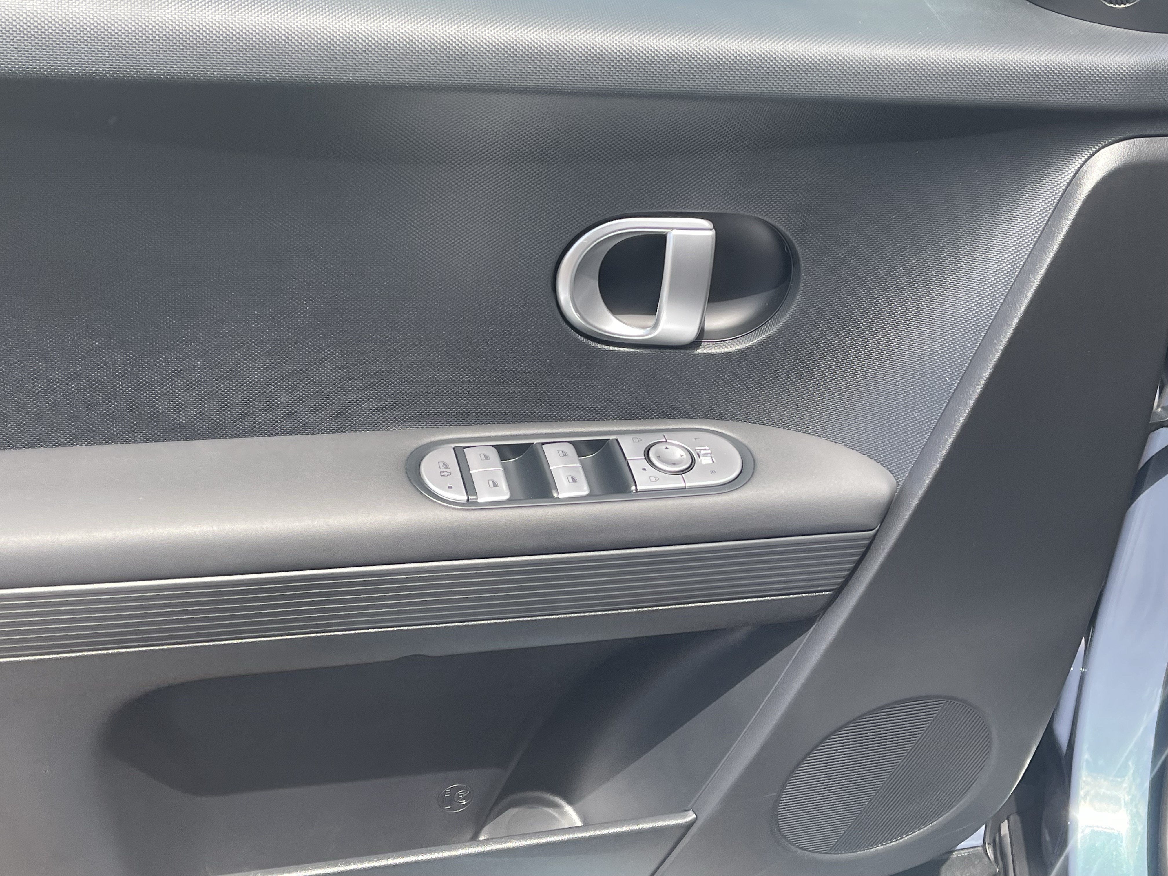 2024 Hyundai IONIQ 5 SE Standard Range
