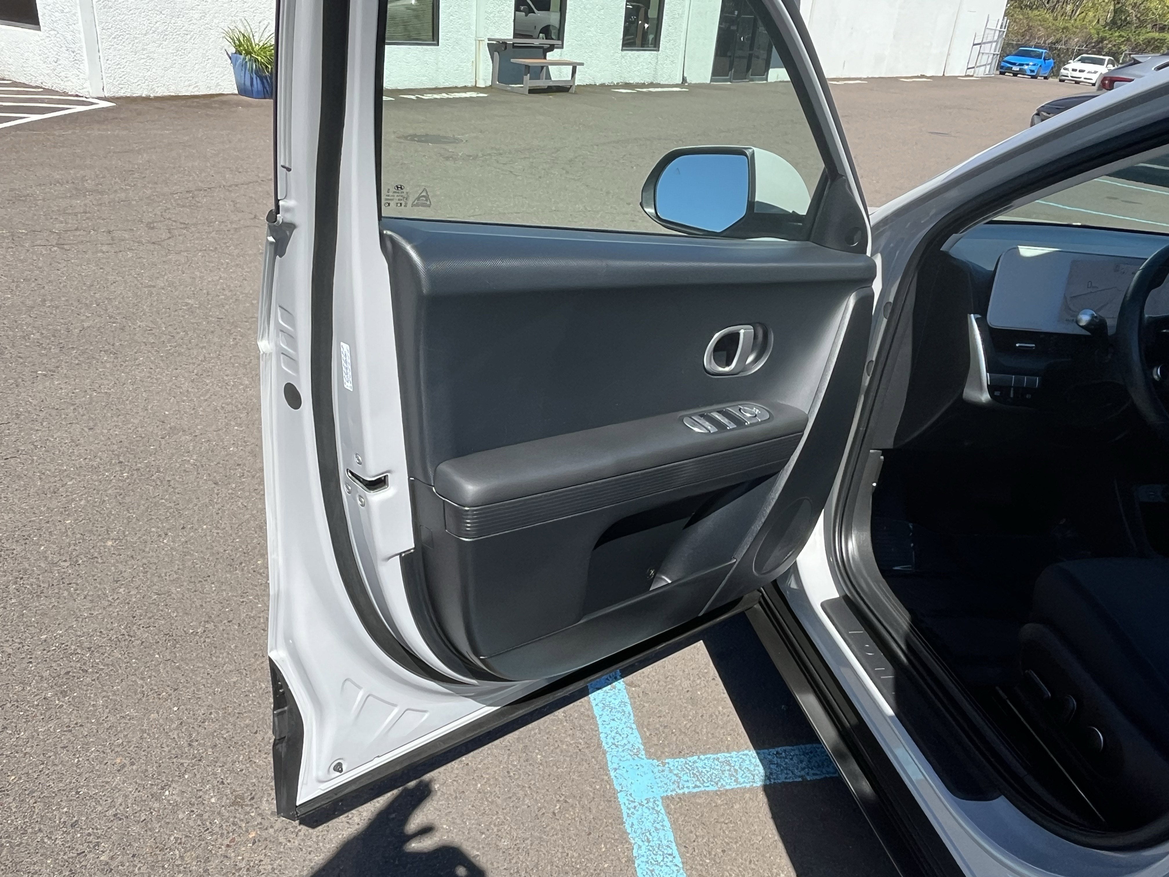 2024 Hyundai IONIQ 5 SE