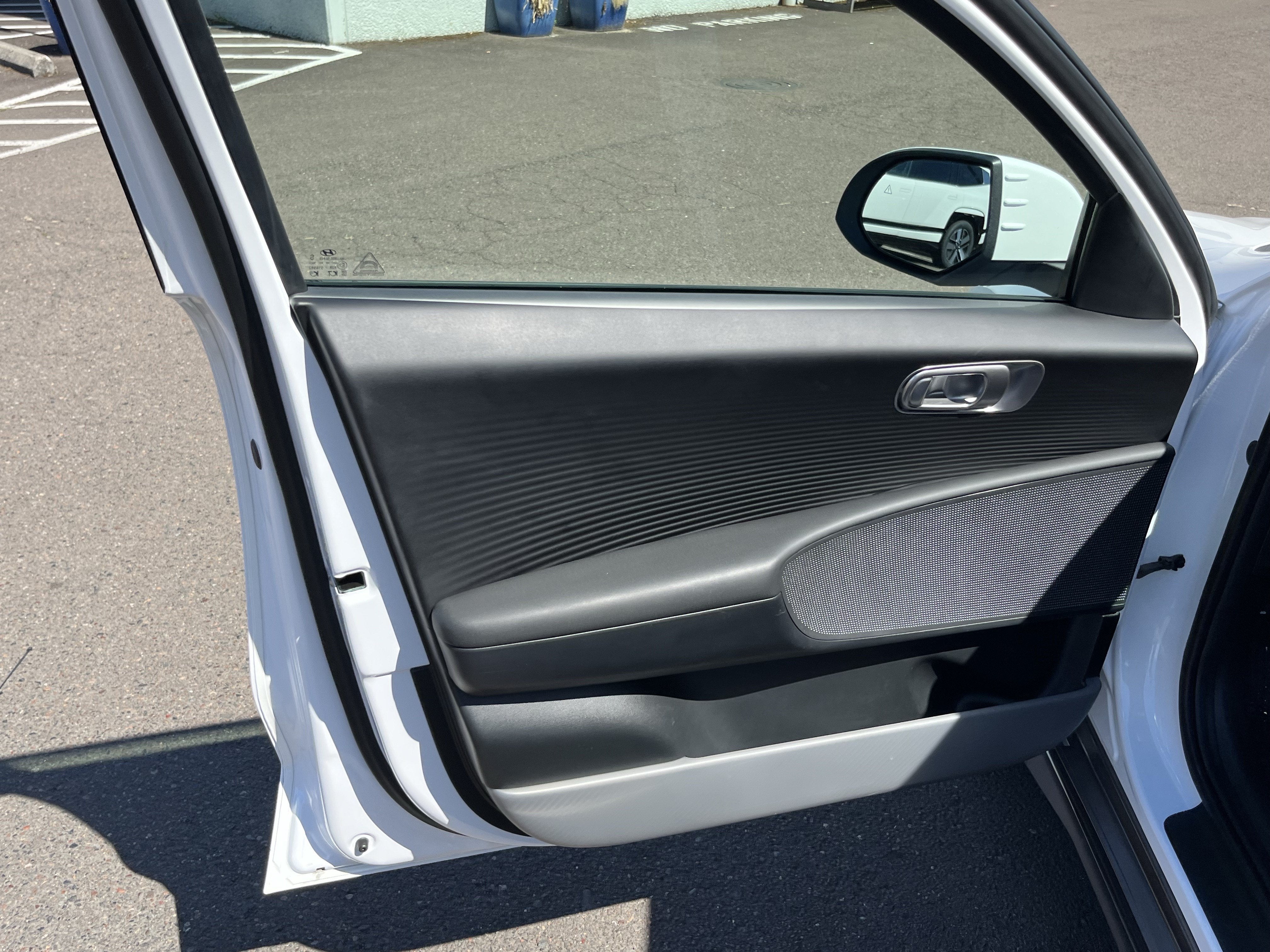 2025 Hyundai IONIQ 6 SE Standard Range