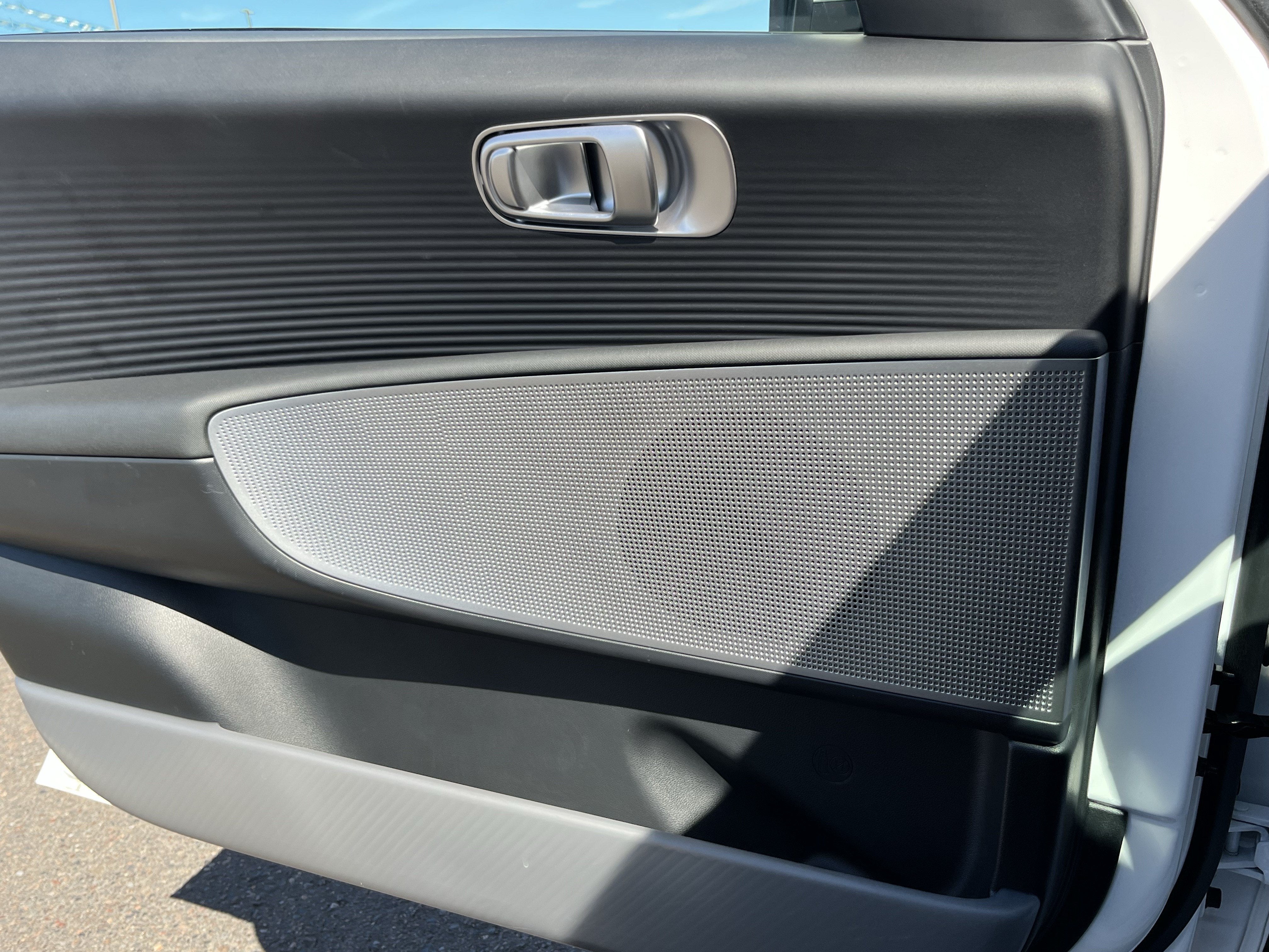 2025 Hyundai IONIQ 6 SE Standard Range