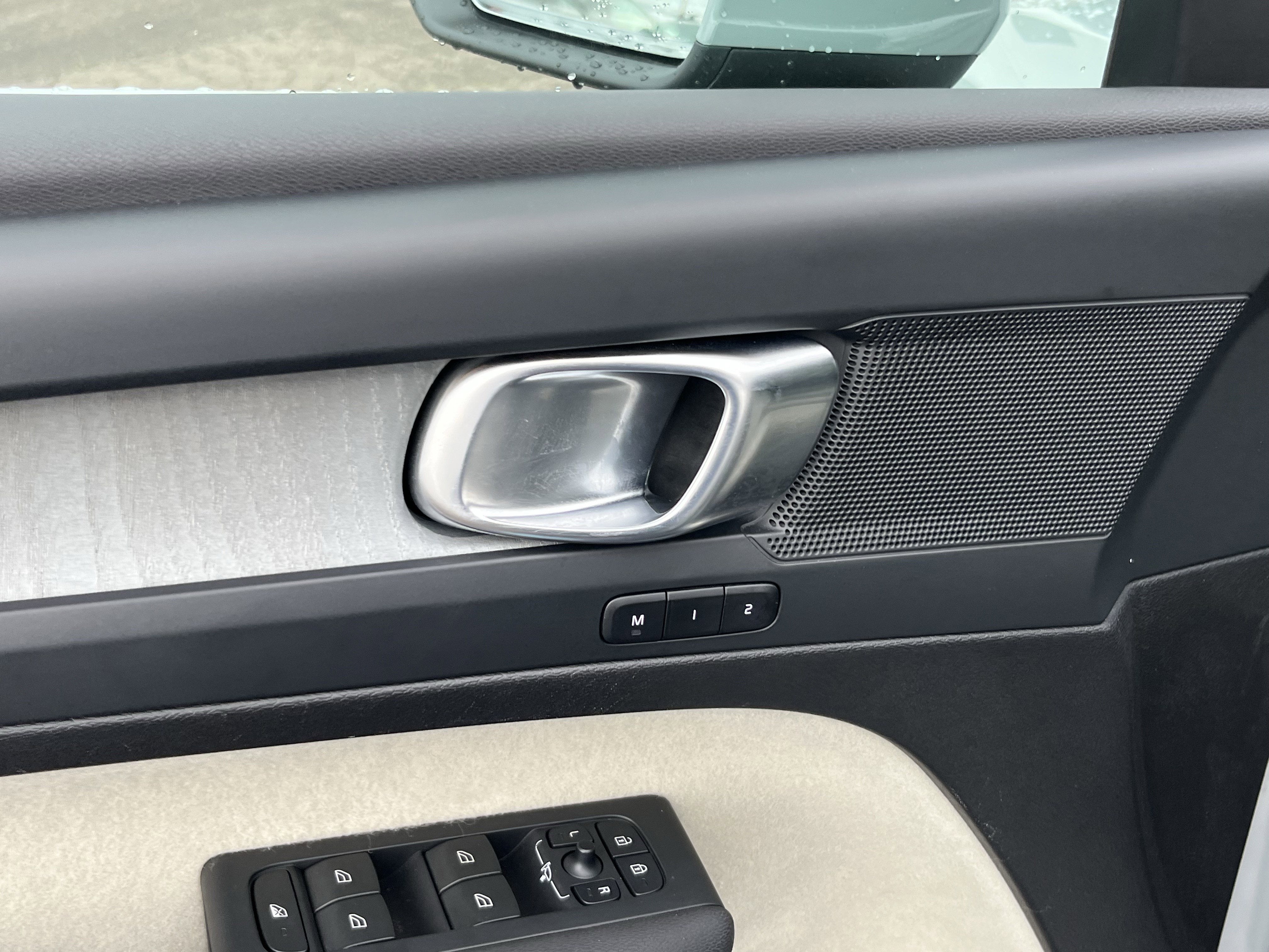 2024 Volvo XC40 Plus Bright Theme