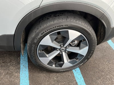 2024 Volvo XC40 Plus Bright Theme