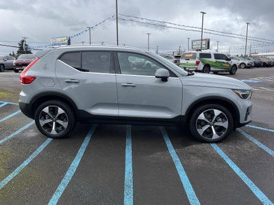 2024 Volvo XC40 Plus Bright Theme