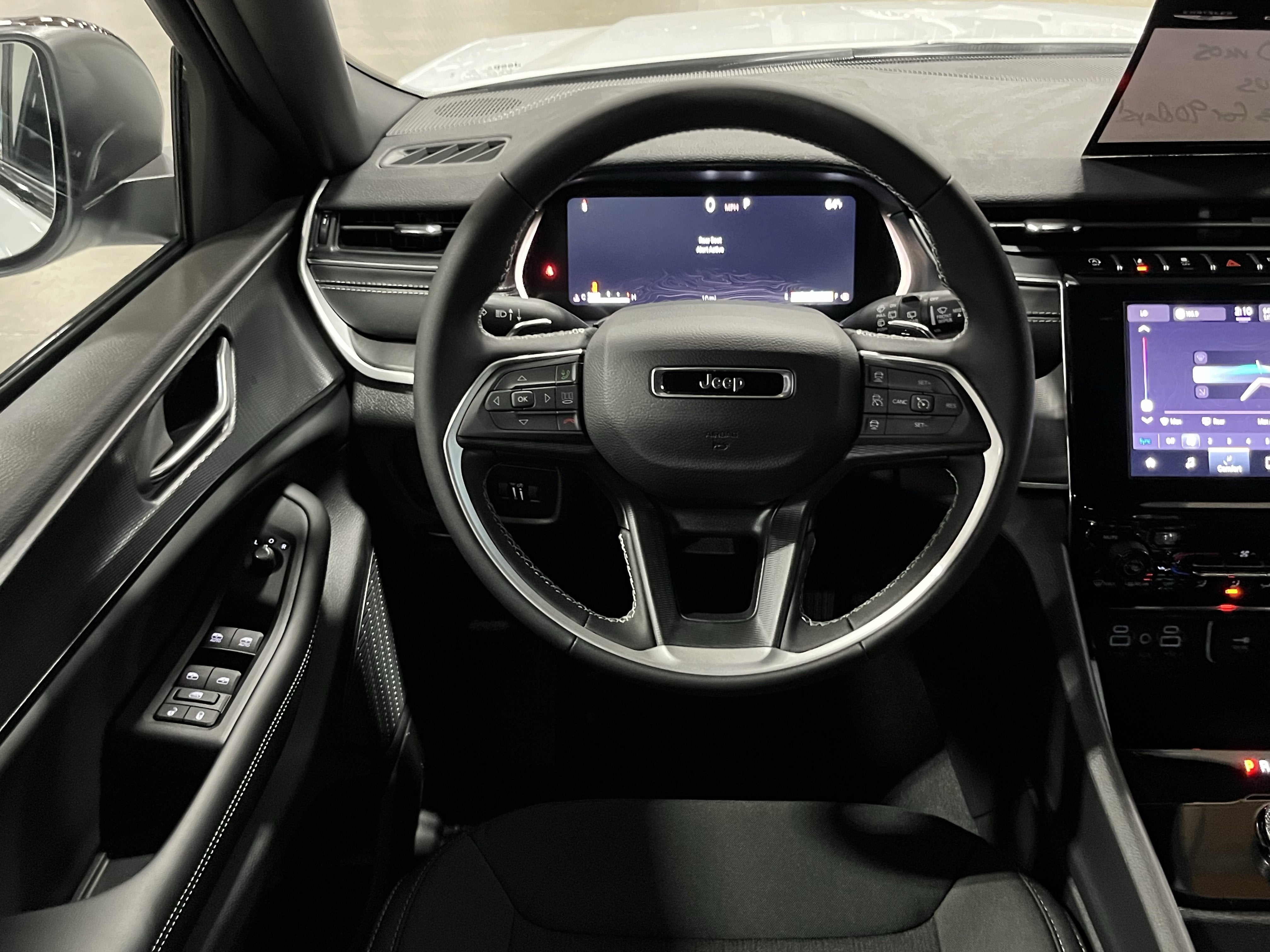 2025 Jeep Grand Cherokee GRAND CHEROKEE LAREDO 4X4