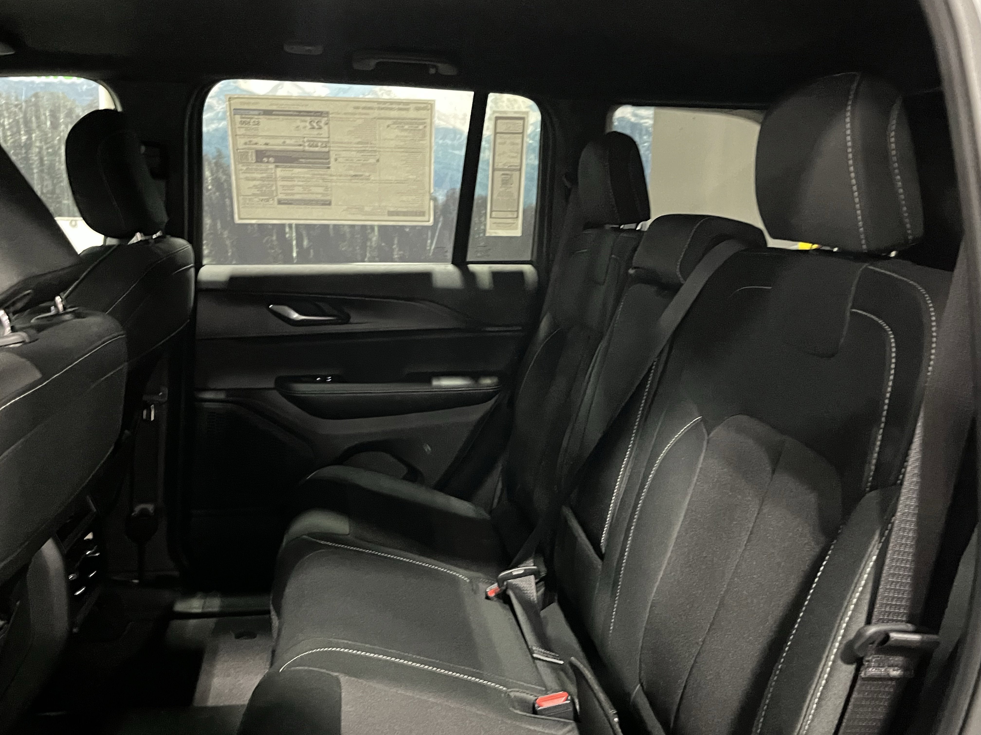 2025 Jeep Grand Cherokee GRAND CHEROKEE LAREDO 4X4