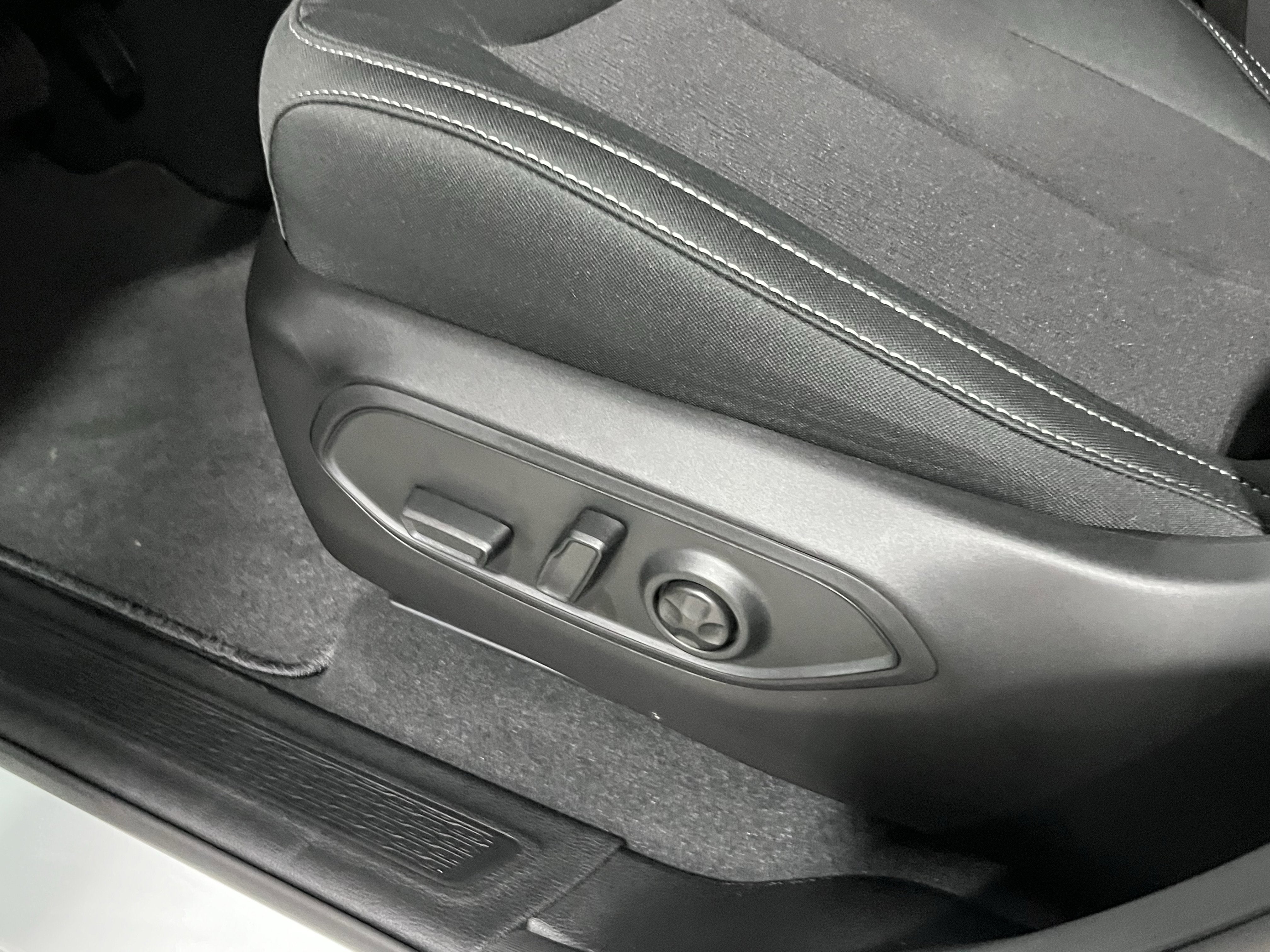 2025 Jeep Grand Cherokee GRAND CHEROKEE LAREDO 4X4