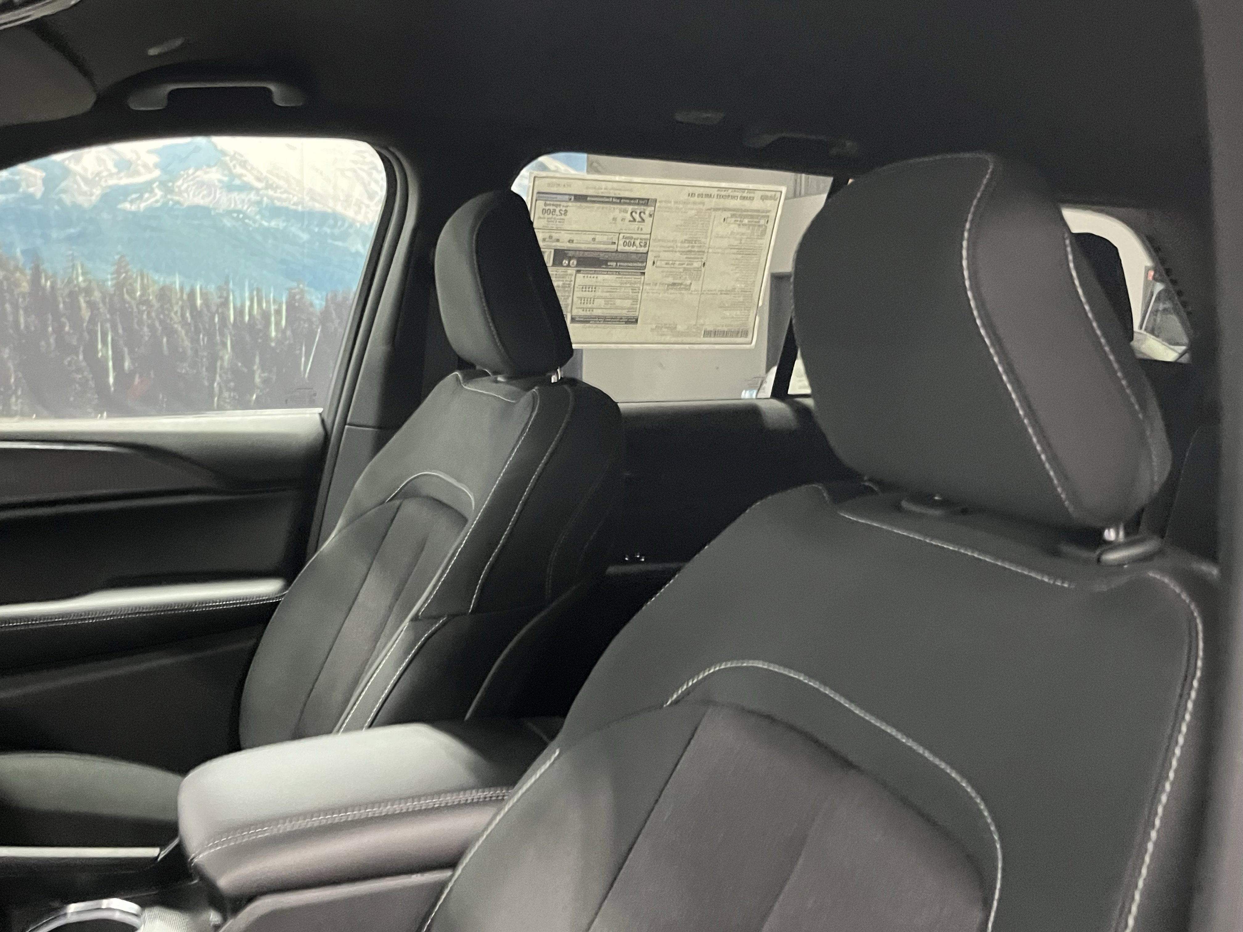 2025 Jeep Grand Cherokee GRAND CHEROKEE LAREDO 4X4