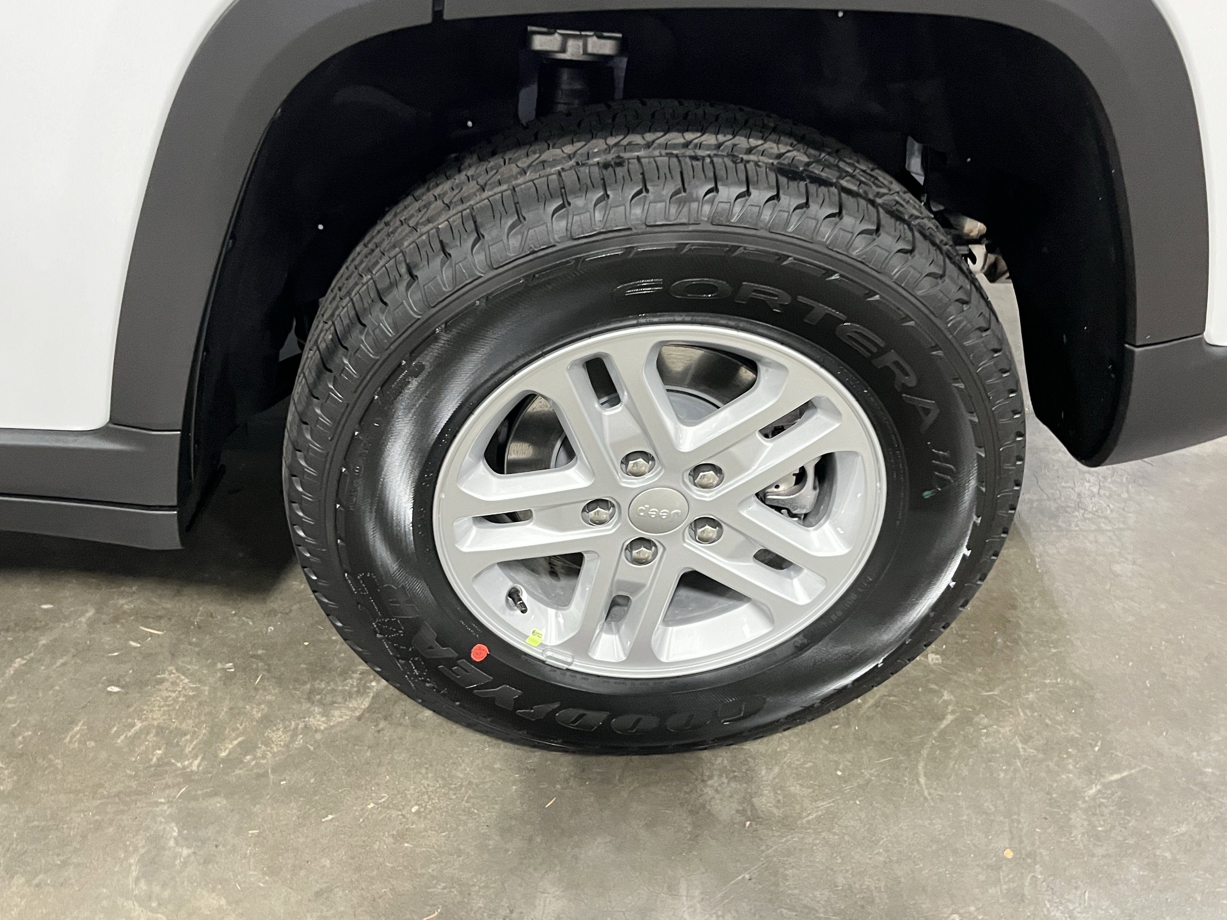 2025 Jeep Grand Cherokee GRAND CHEROKEE LAREDO 4X4