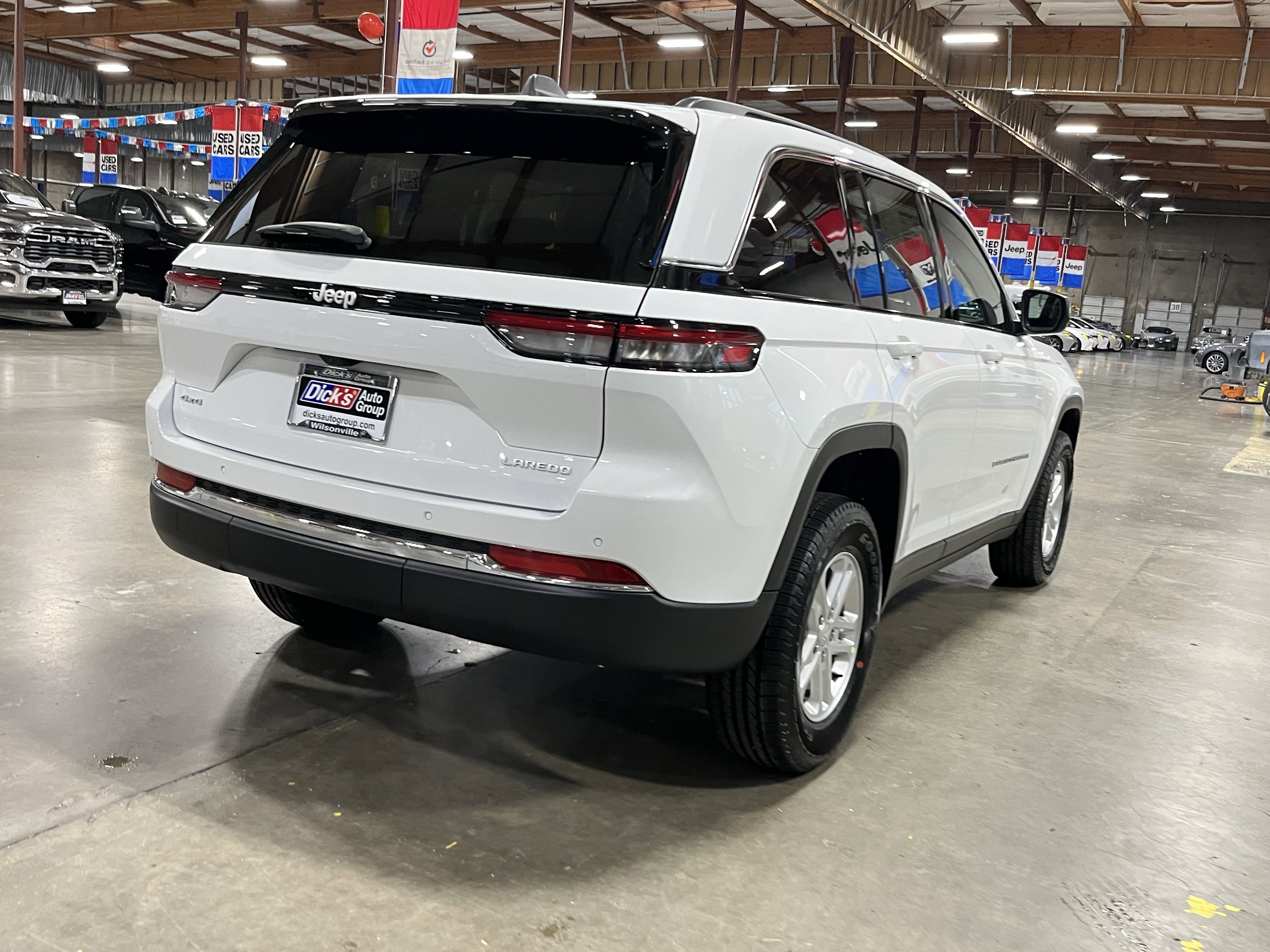2025 Jeep Grand Cherokee GRAND CHEROKEE LAREDO 4X4