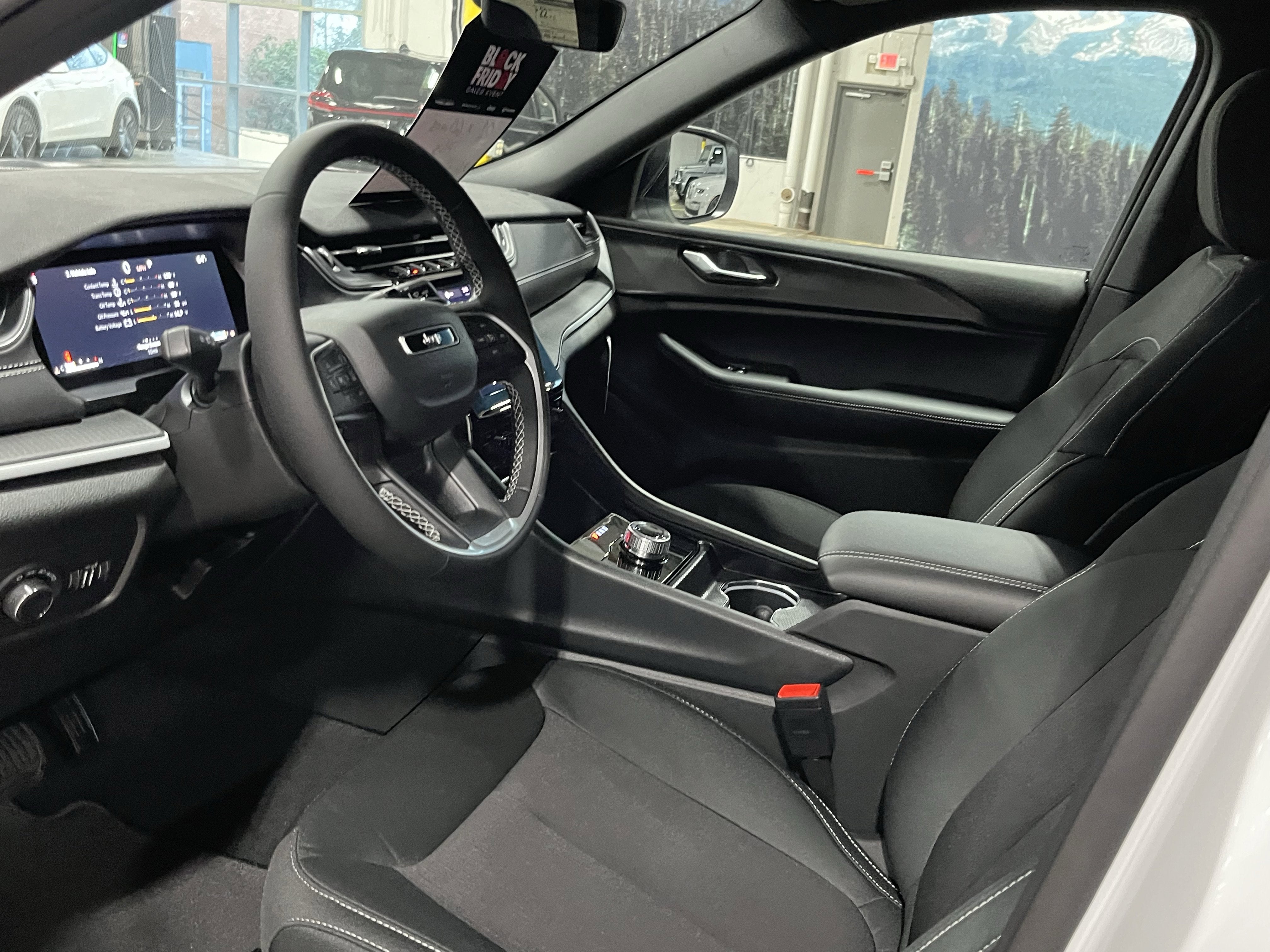 2025 Jeep Grand Cherokee GRAND CHEROKEE LAREDO 4X4