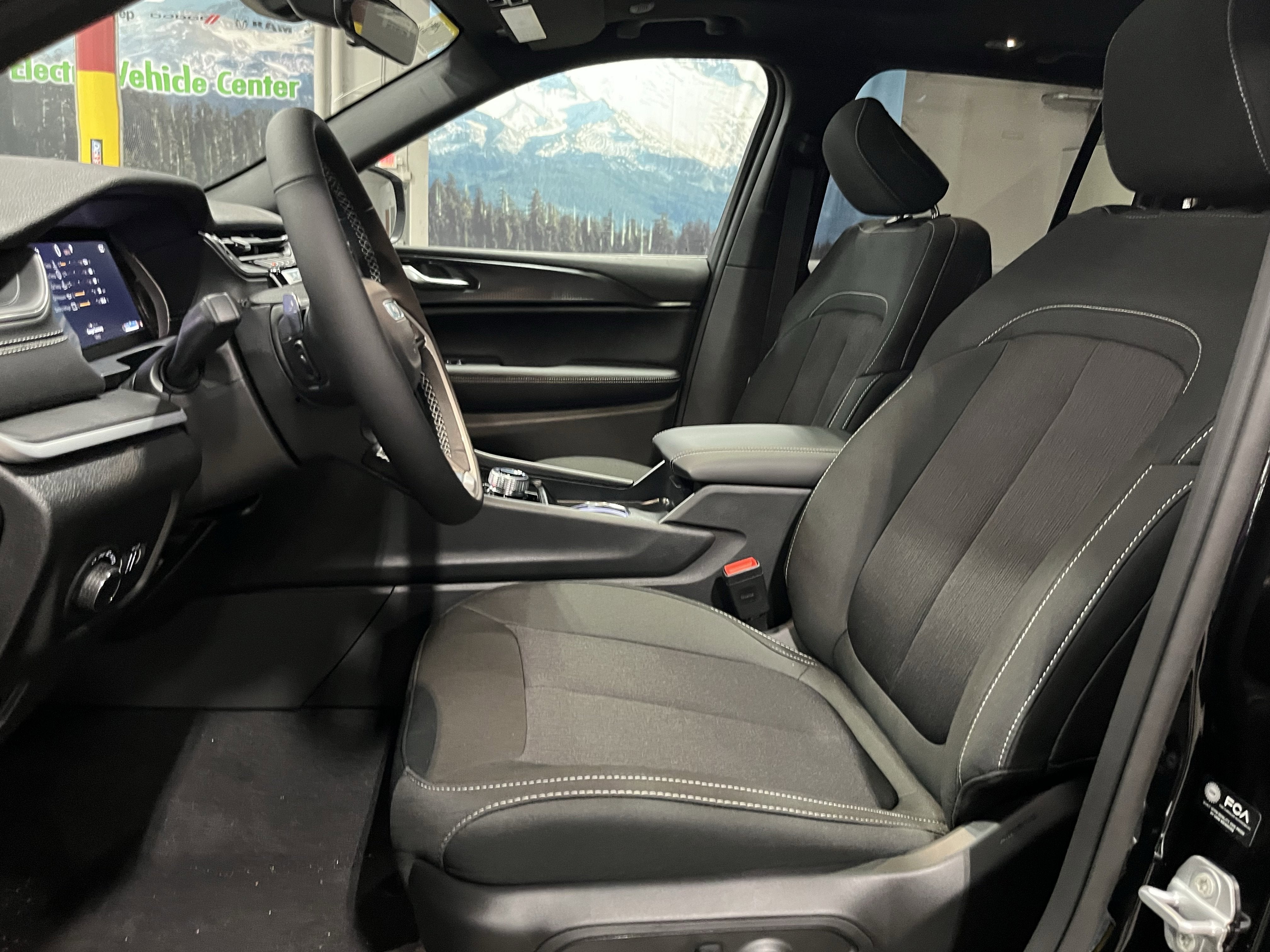 2026 Jeep Grand Cherokee GRAND CHEROKEE LAREDO X 4X4