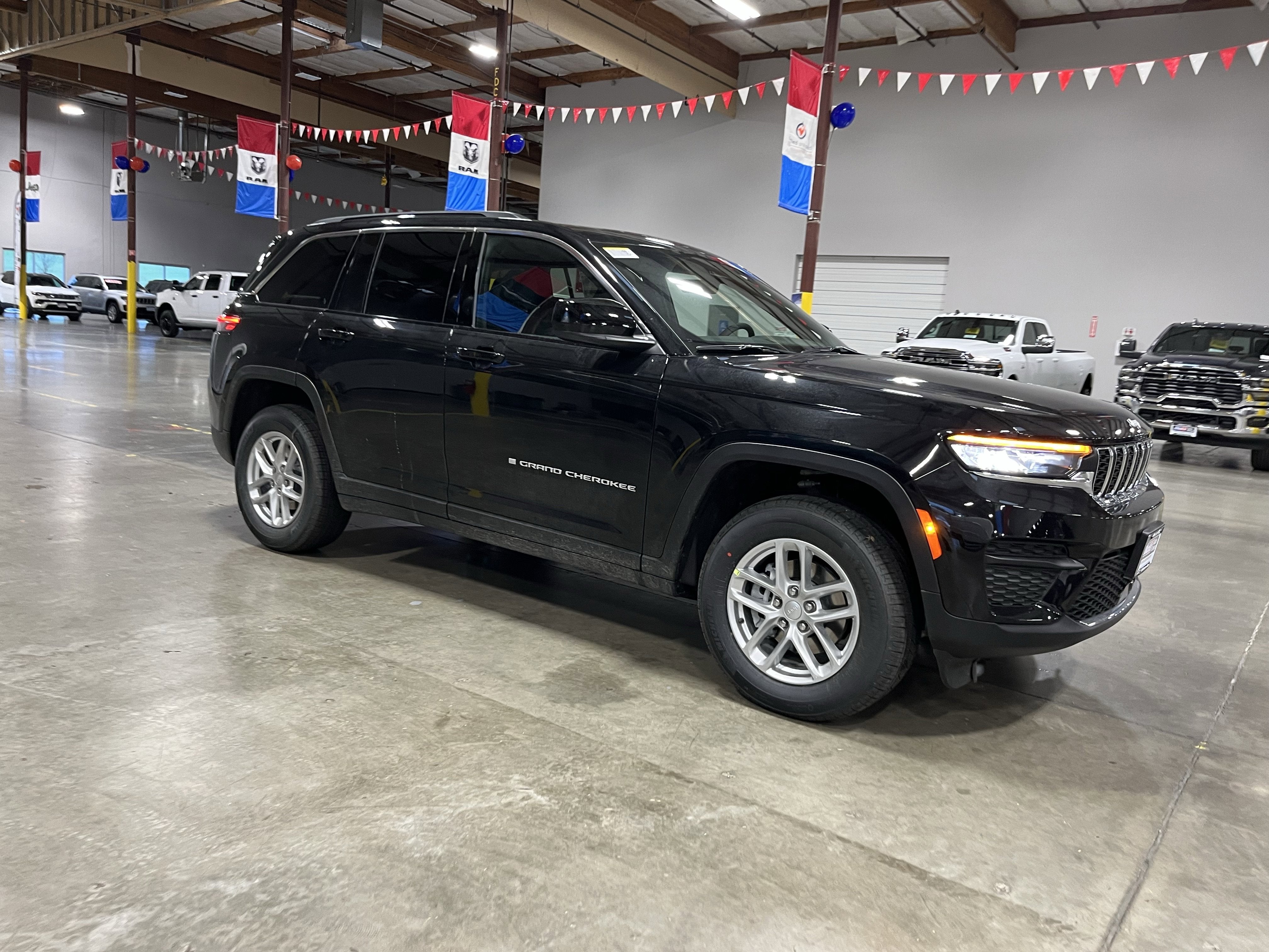 2026 Jeep Grand Cherokee GRAND CHEROKEE LAREDO X 4X4