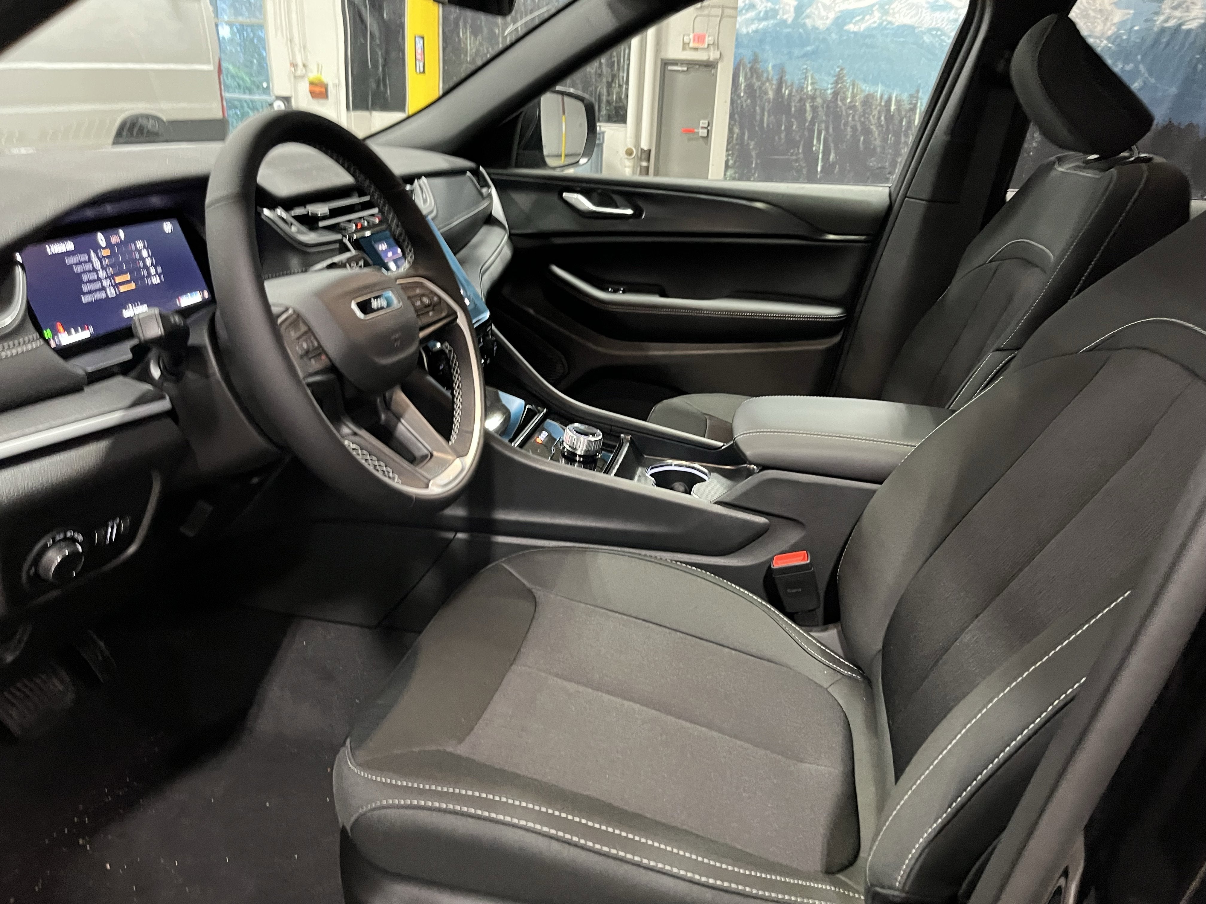 2026 Jeep Grand Cherokee GRAND CHEROKEE LAREDO X 4X4