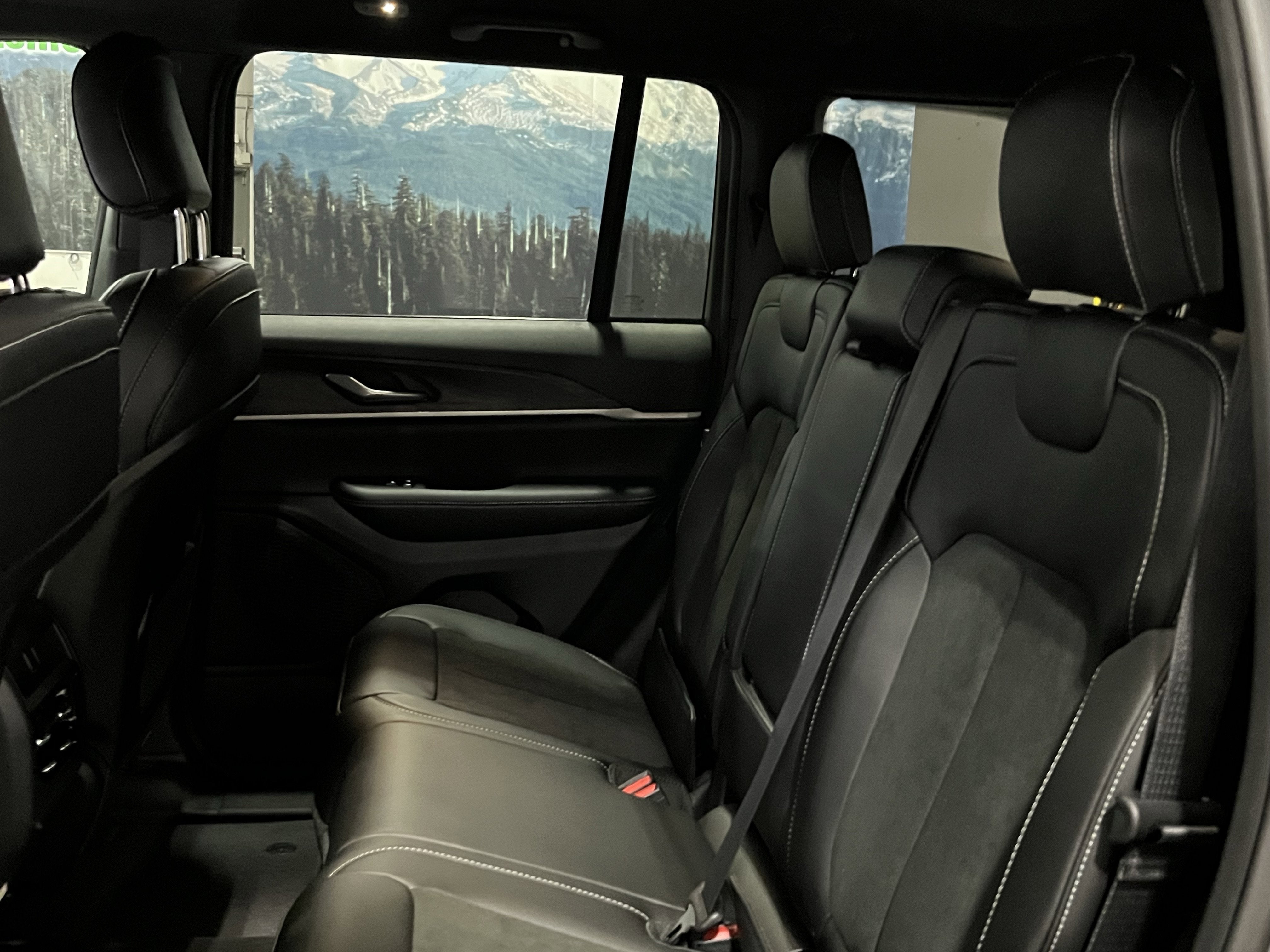 2026 Jeep Grand Cherokee GRAND CHEROKEE ALTITUDE 4X4