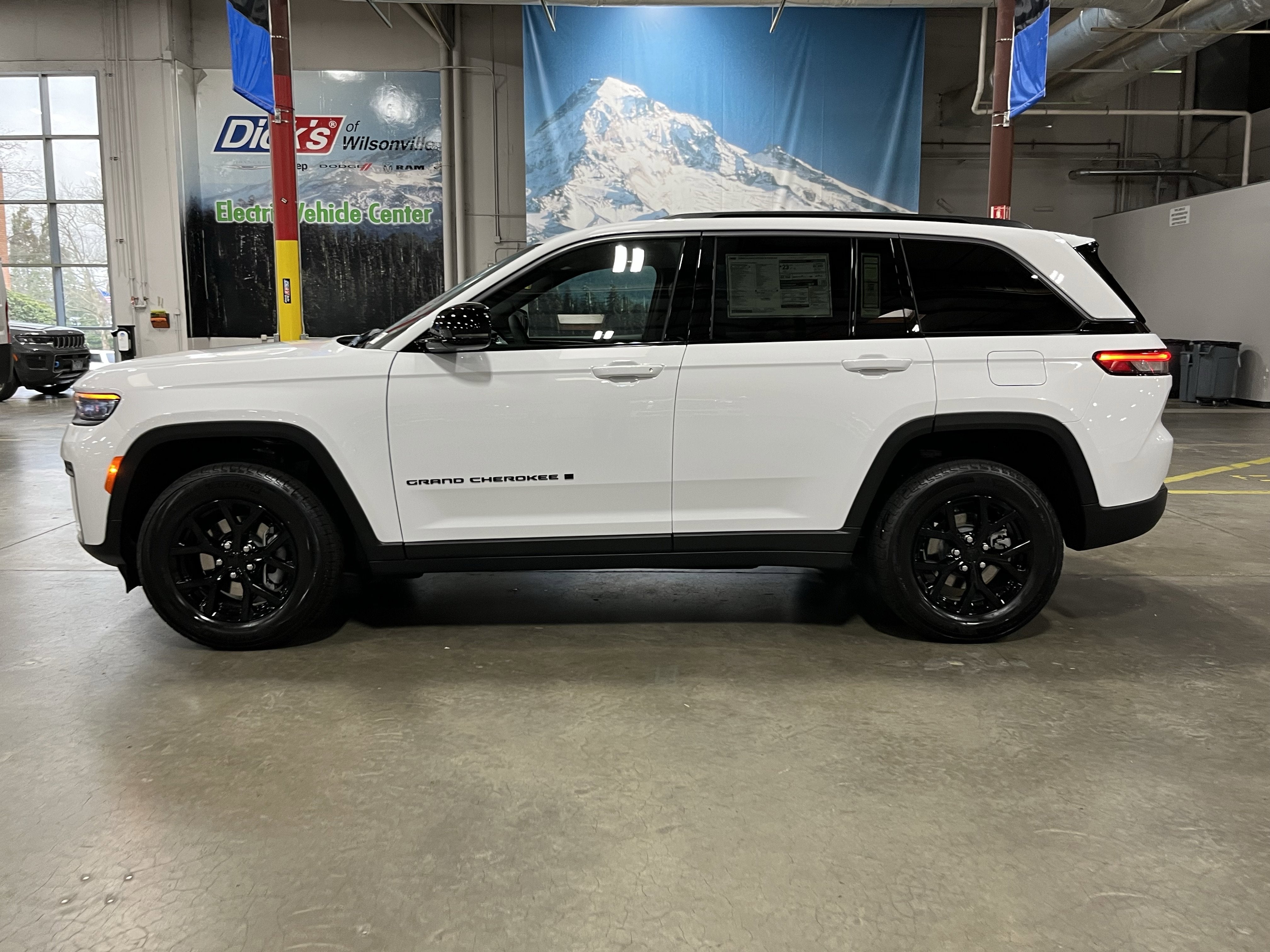 2026 Jeep Grand Cherokee GRAND CHEROKEE ALTITUDE 4X4