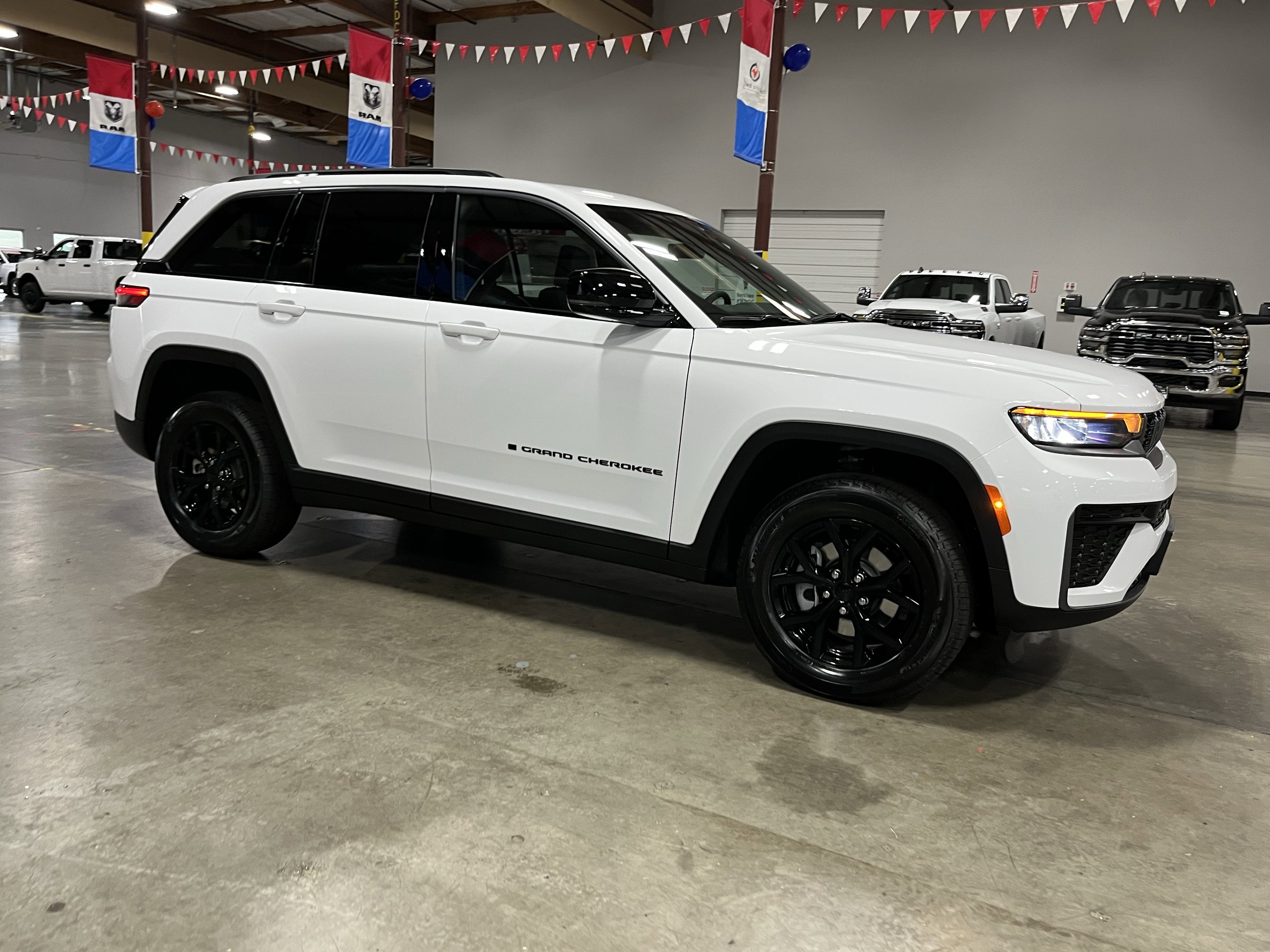 2026 Jeep Grand Cherokee GRAND CHEROKEE ALTITUDE 4X4