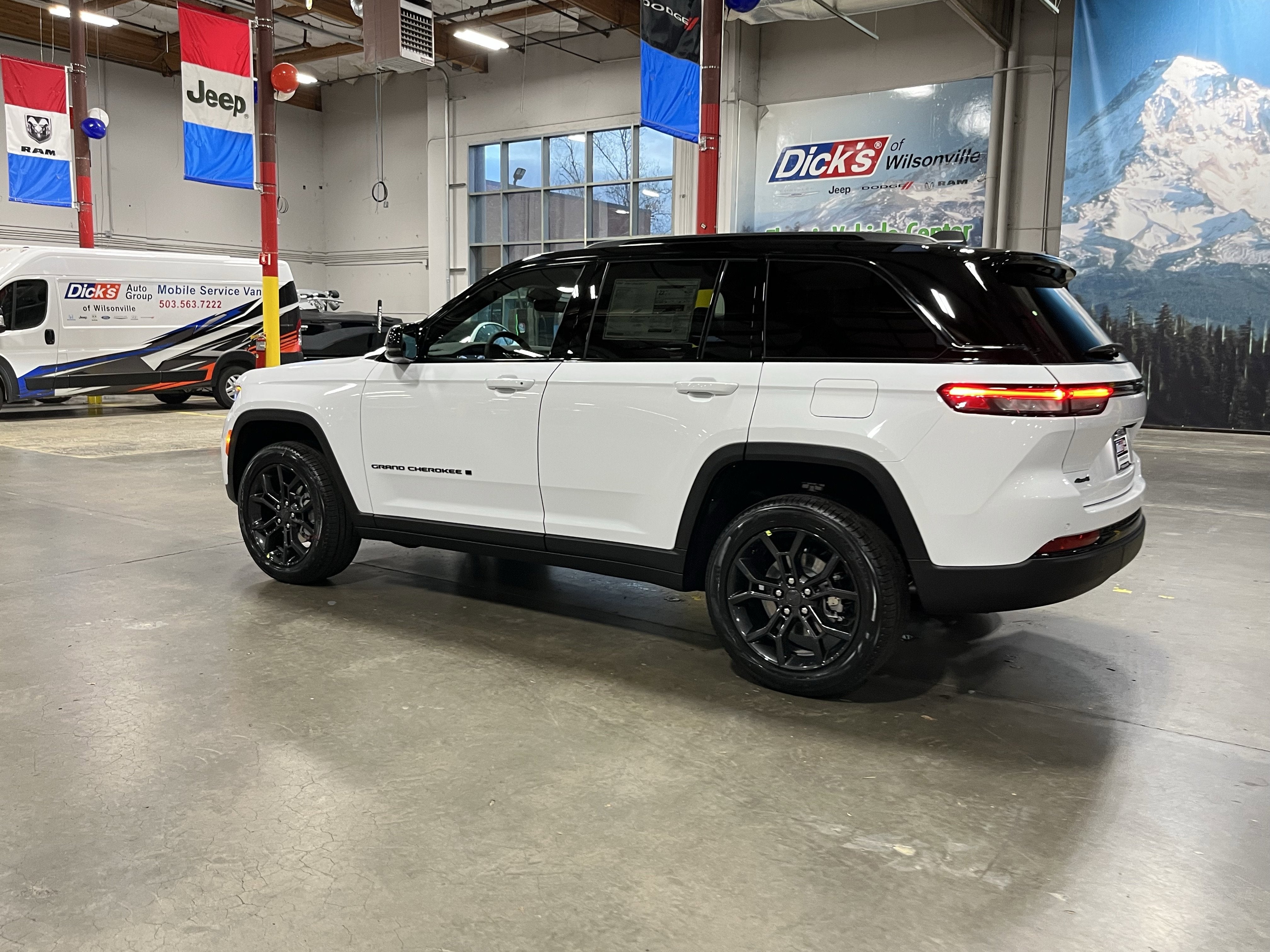 2025 Jeep Grand Cherokee GRAND CHEROKEE LIMITED 4X4