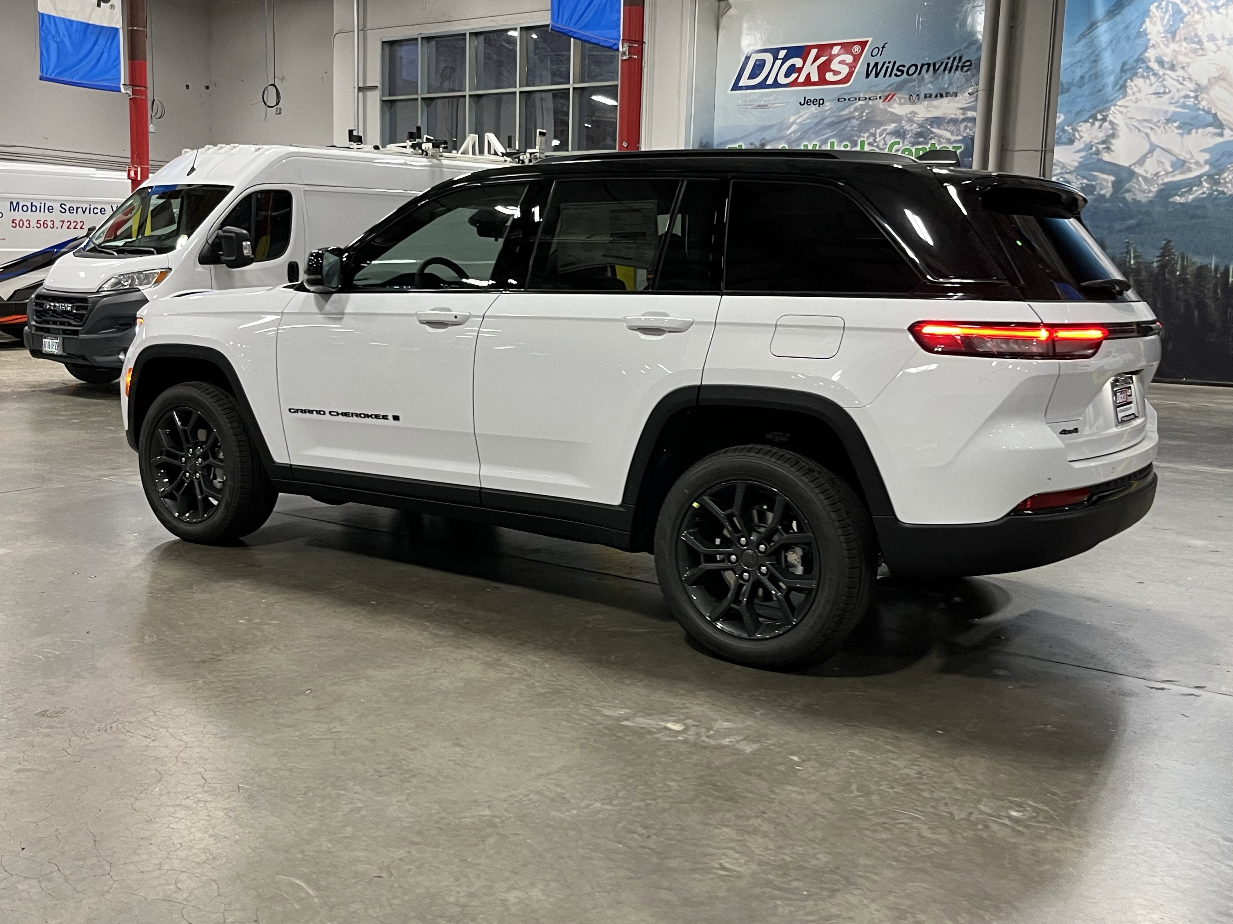 2025 Jeep Grand Cherokee GRAND CHEROKEE LIMITED 4X4