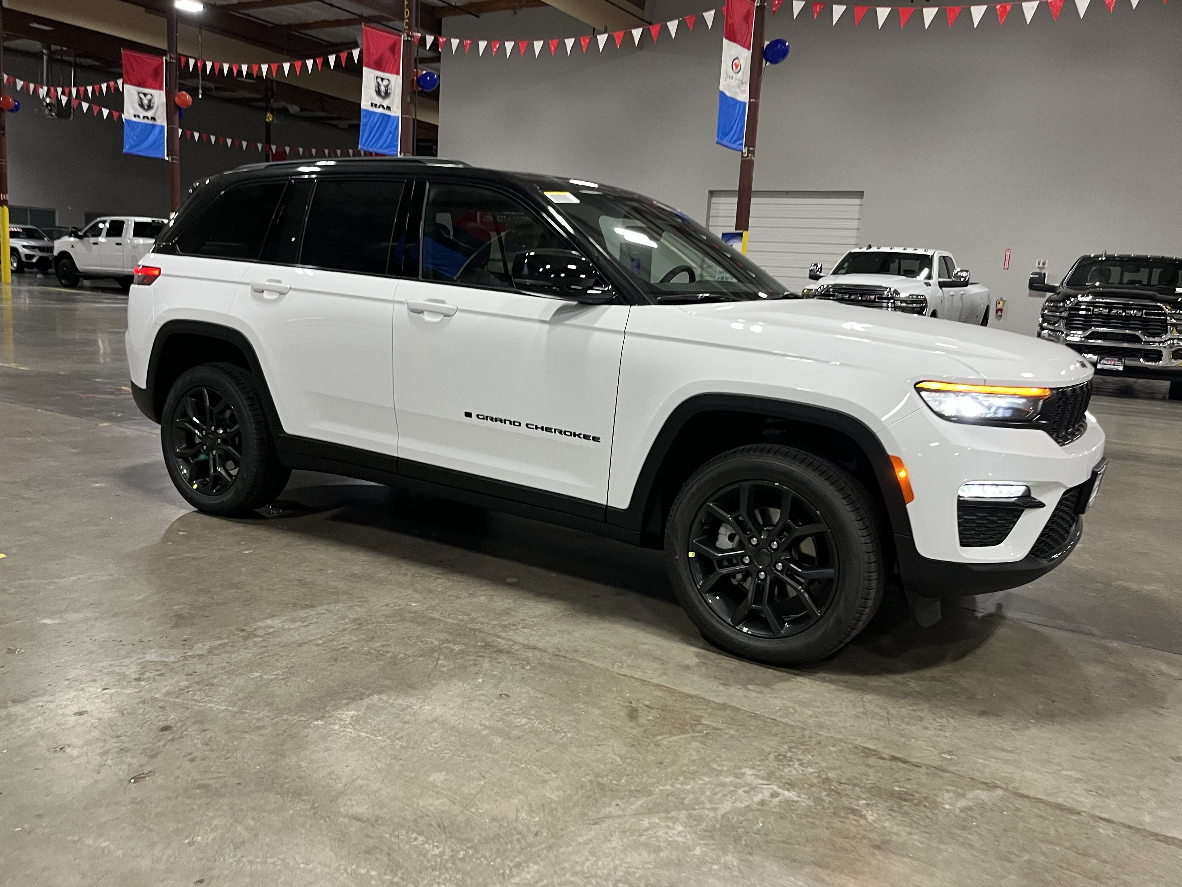 2025 Jeep Grand Cherokee GRAND CHEROKEE LIMITED 4X4