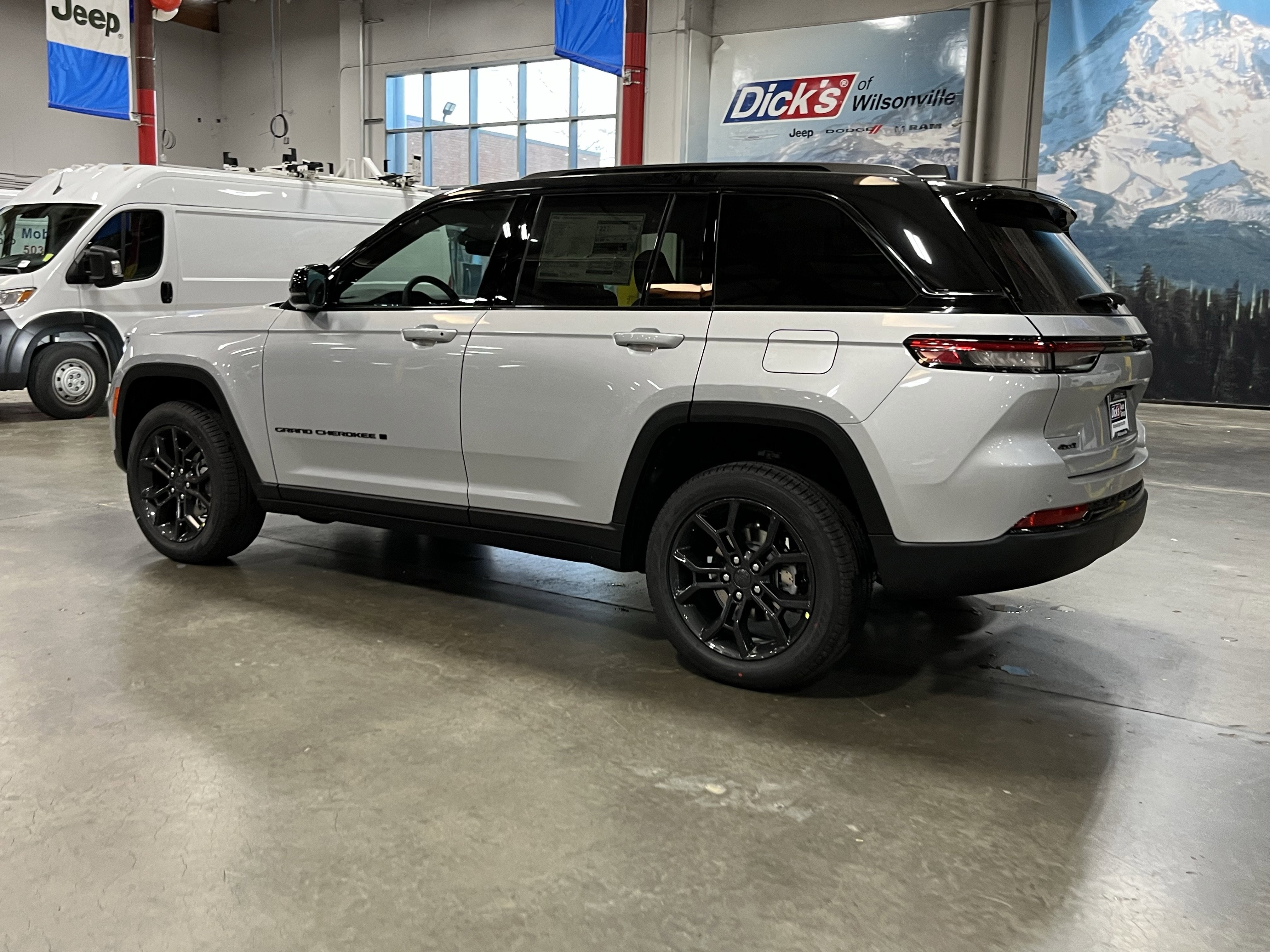 2025 Jeep Grand Cherokee GRAND CHEROKEE LIMITED 4X4