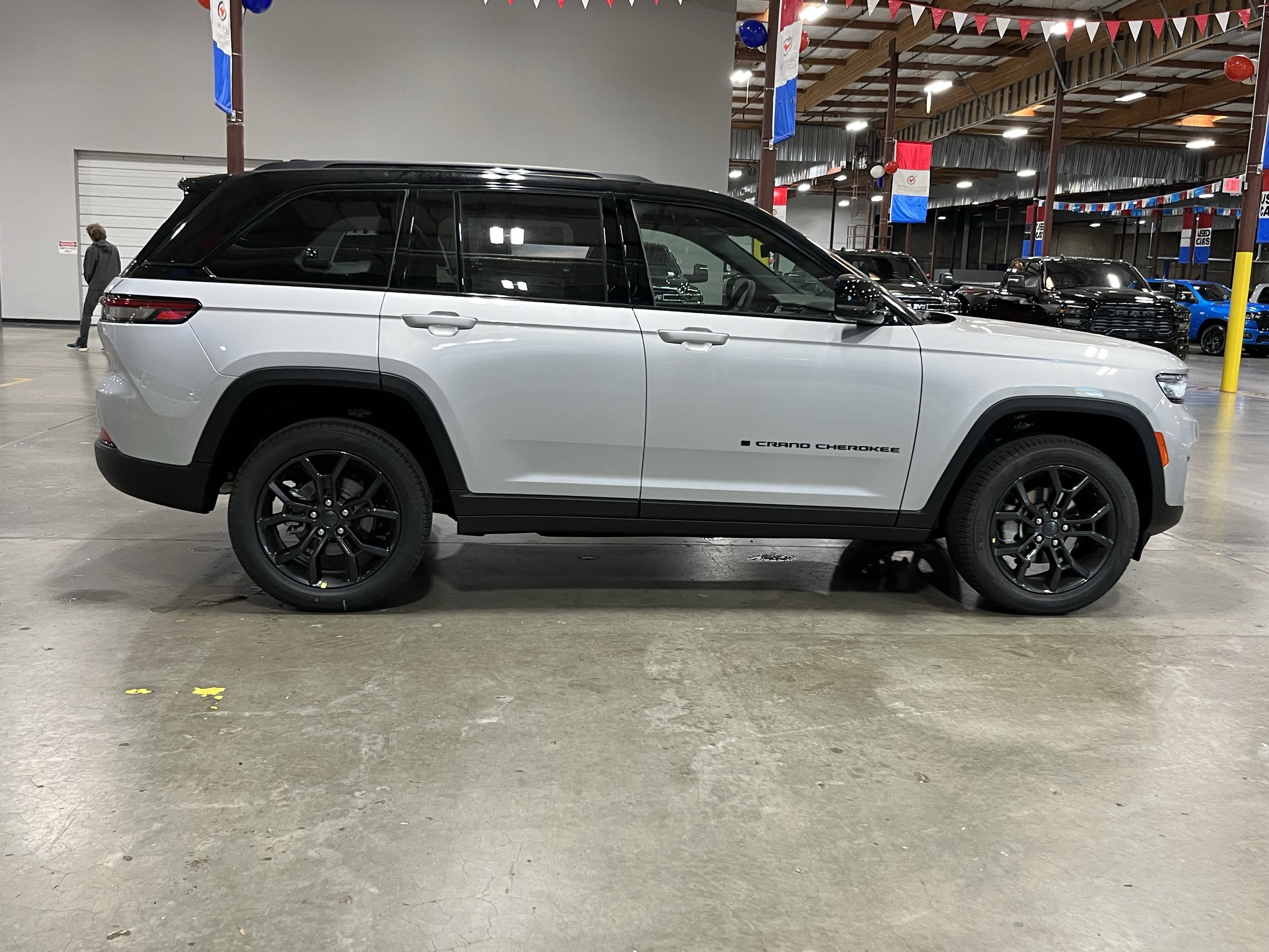 2025 Jeep Grand Cherokee GRAND CHEROKEE LIMITED 4X4